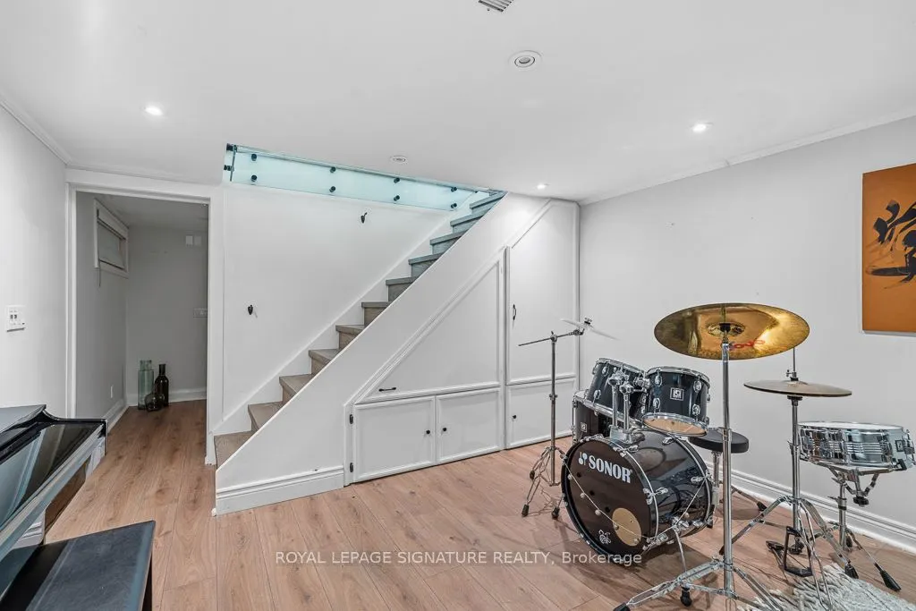 11 Yewfield Crescent