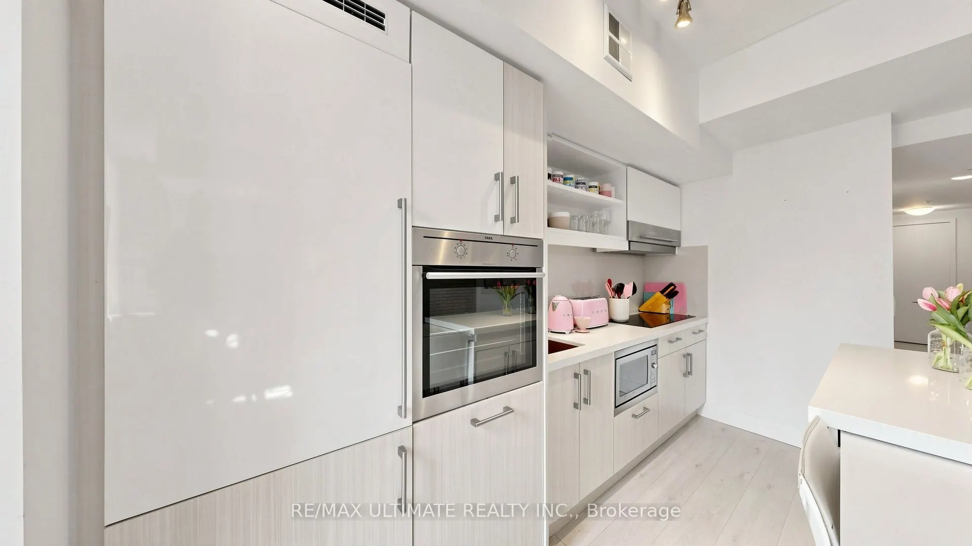 39 Sherbourne Street #303