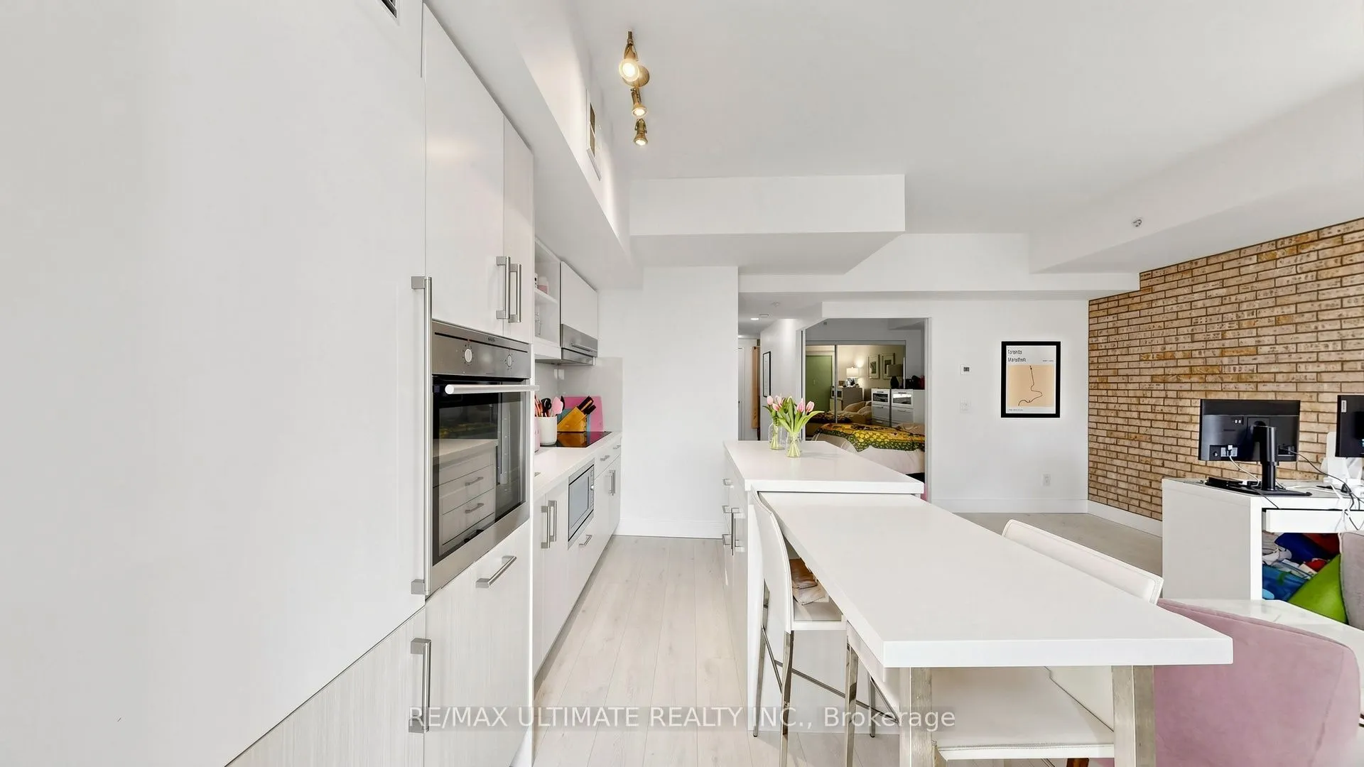 39 Sherbourne Street #303