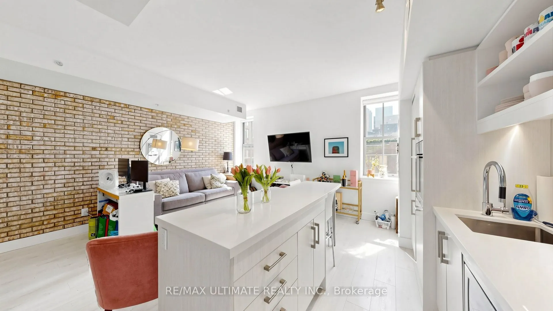 39 Sherbourne Street #303