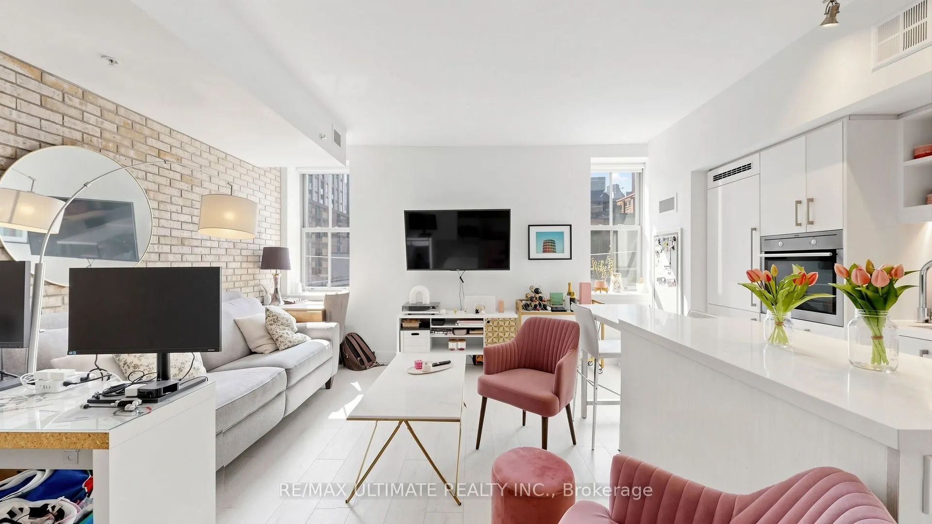 39 Sherbourne Street #303