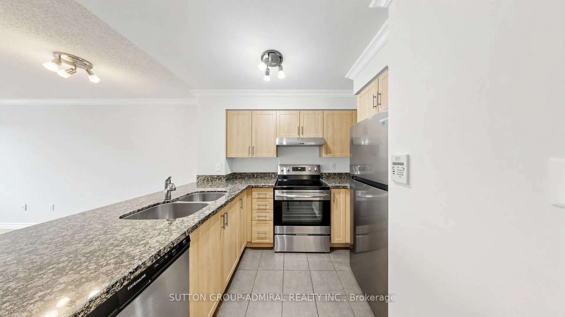 253 Merton Street #606