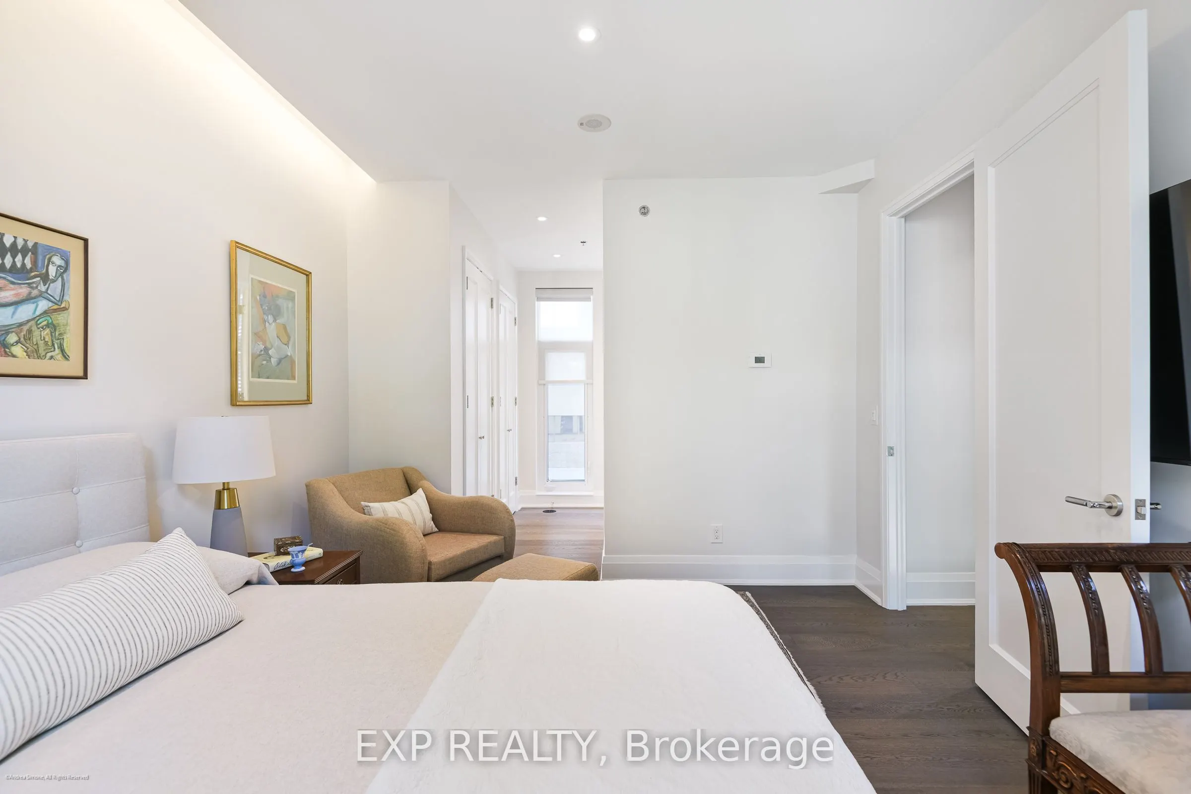 1084 Bay Street #15