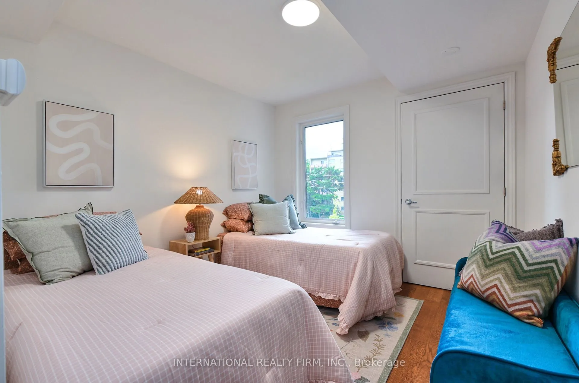 60 Aerodrome Crescent #201