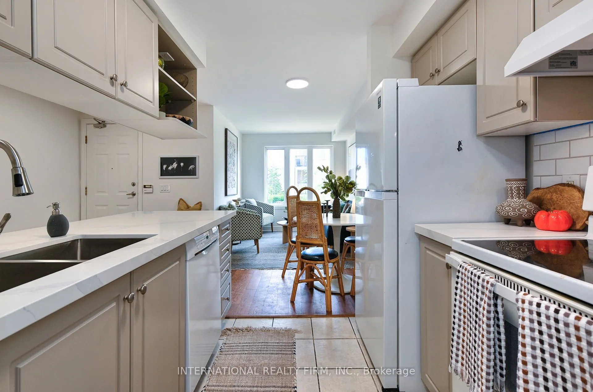 60 Aerodrome Crescent #201
