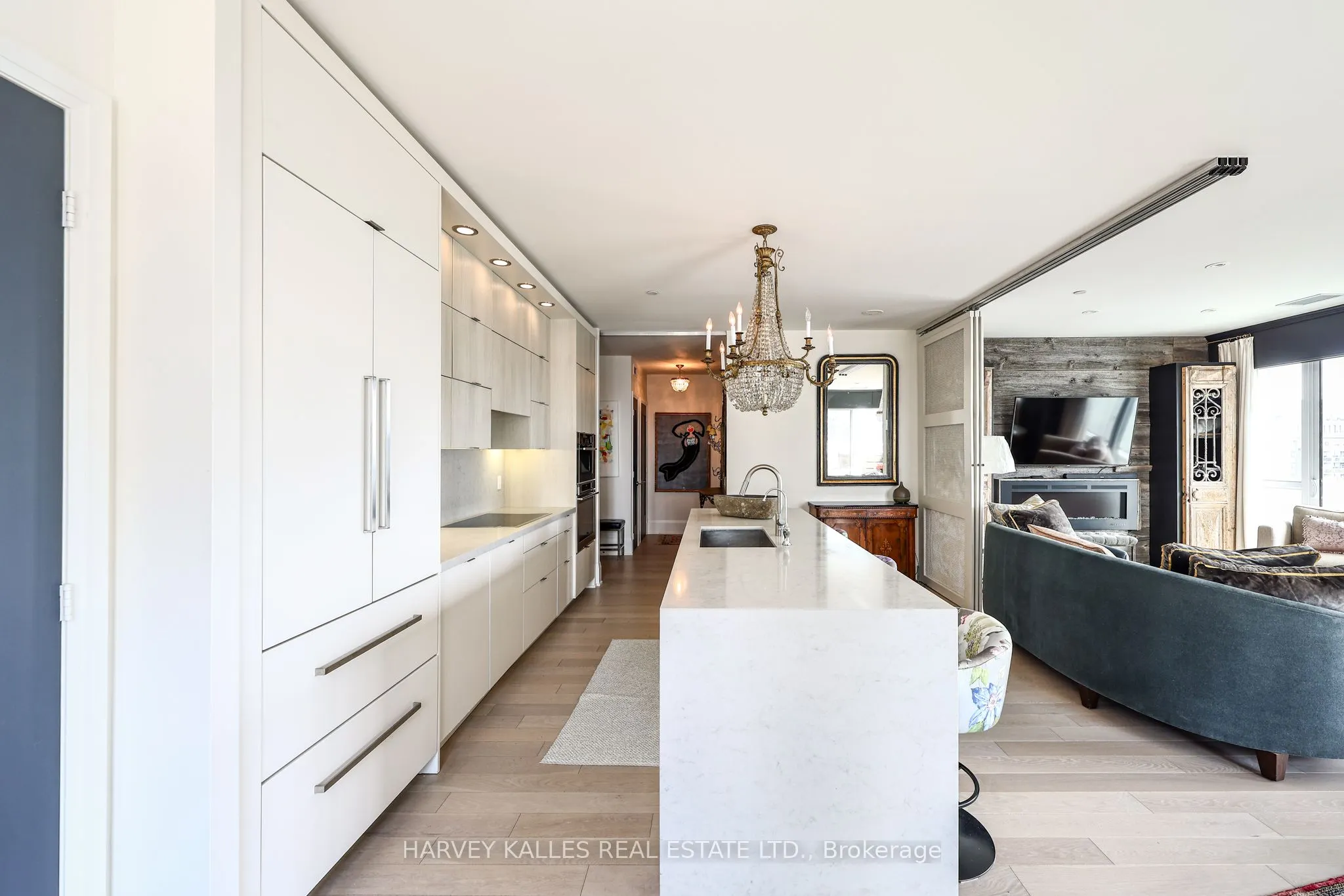 101 Erskine Avenue #2407