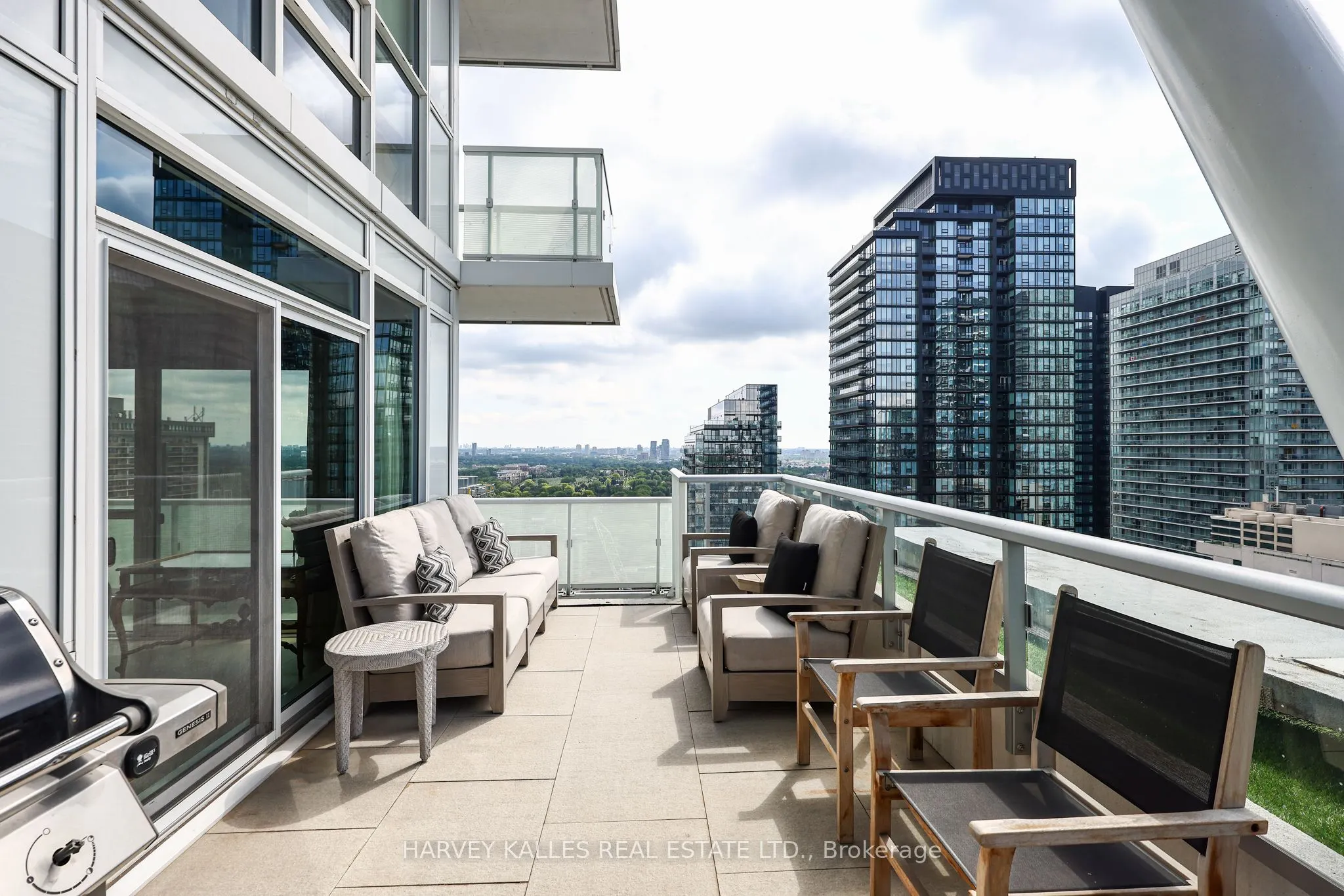 101 Erskine Avenue #2407