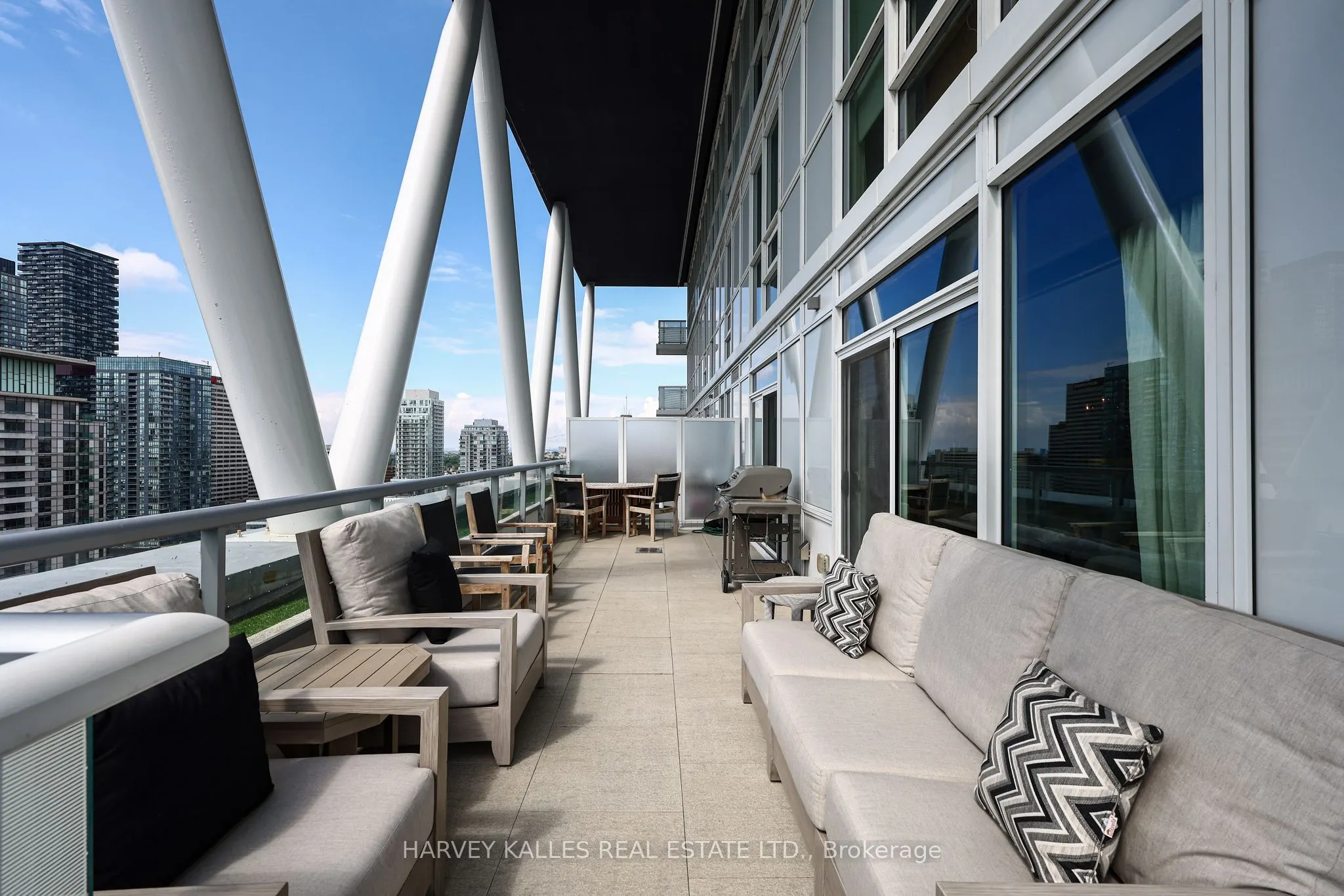 101 Erskine Avenue #2407