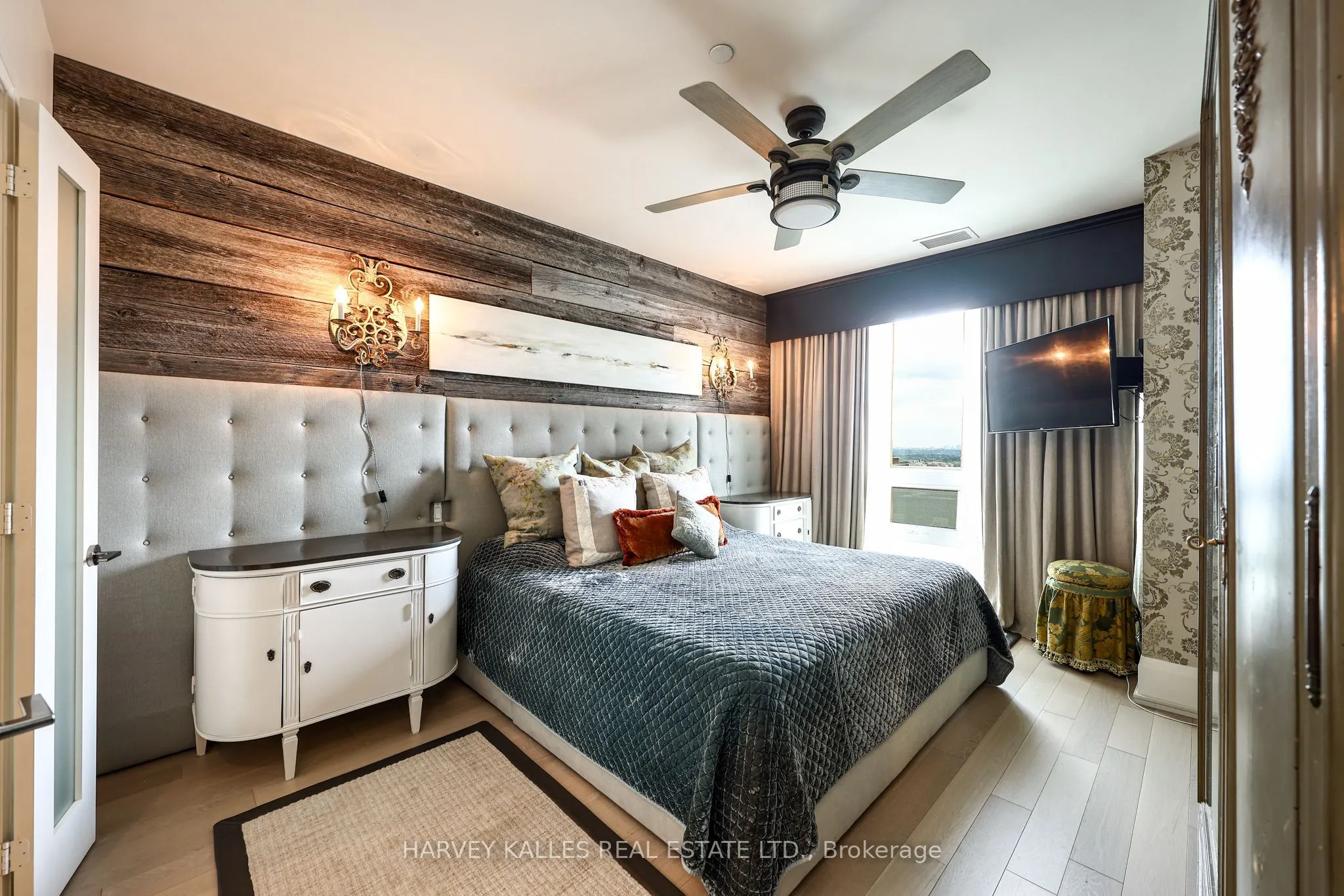 101 Erskine Avenue #2407