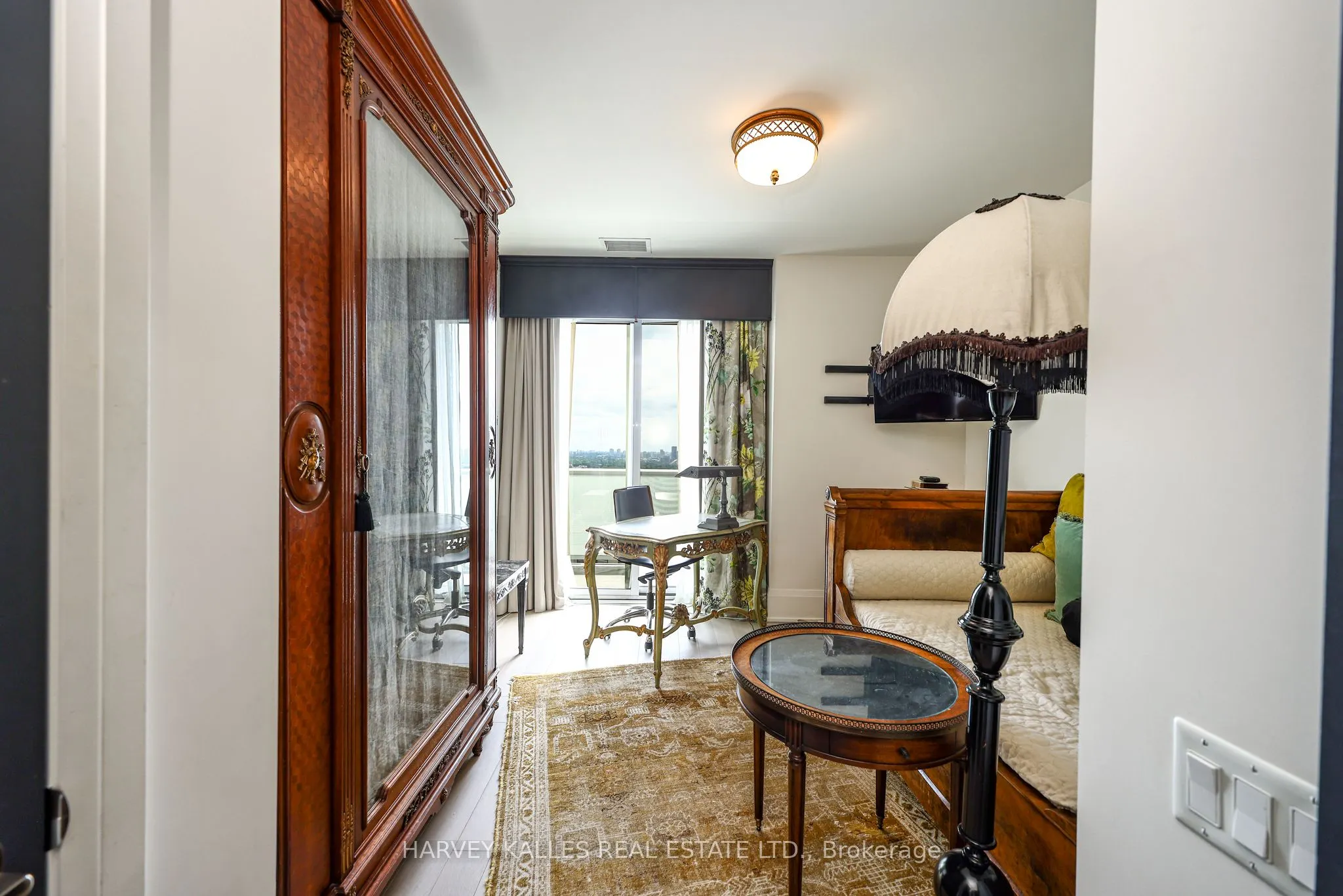101 Erskine Avenue #2407