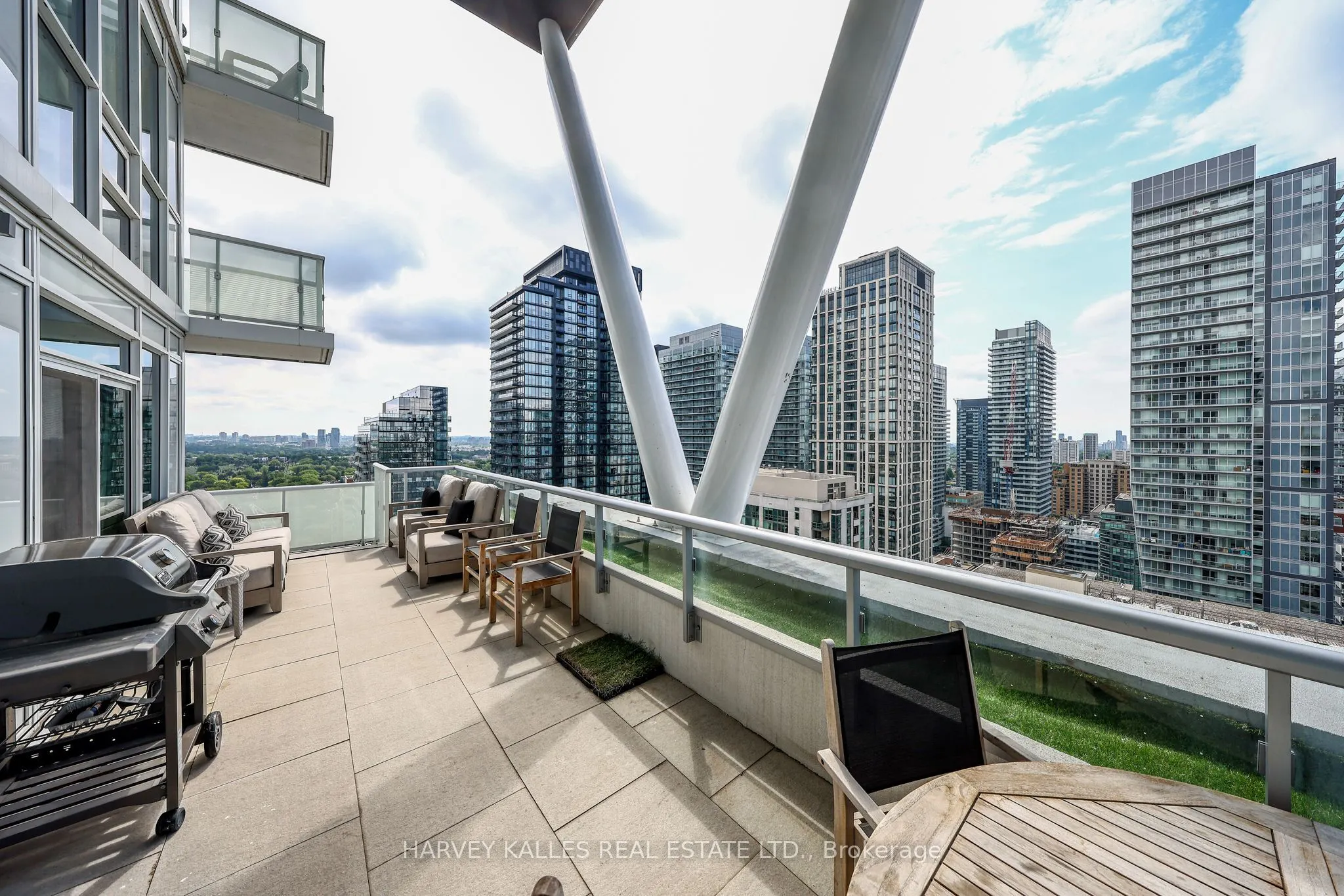 101 Erskine Avenue #2407