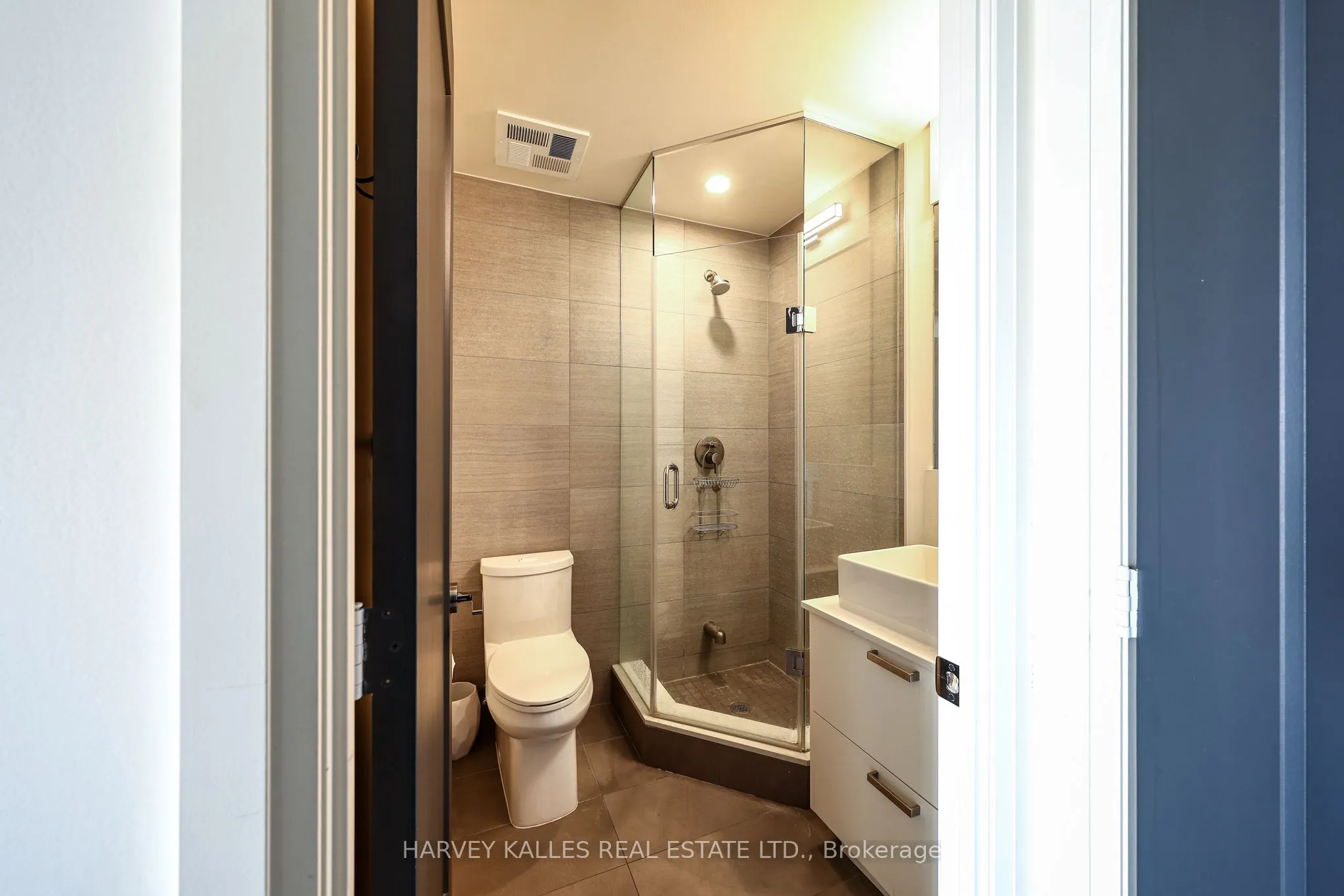 101 Erskine Avenue #2407
