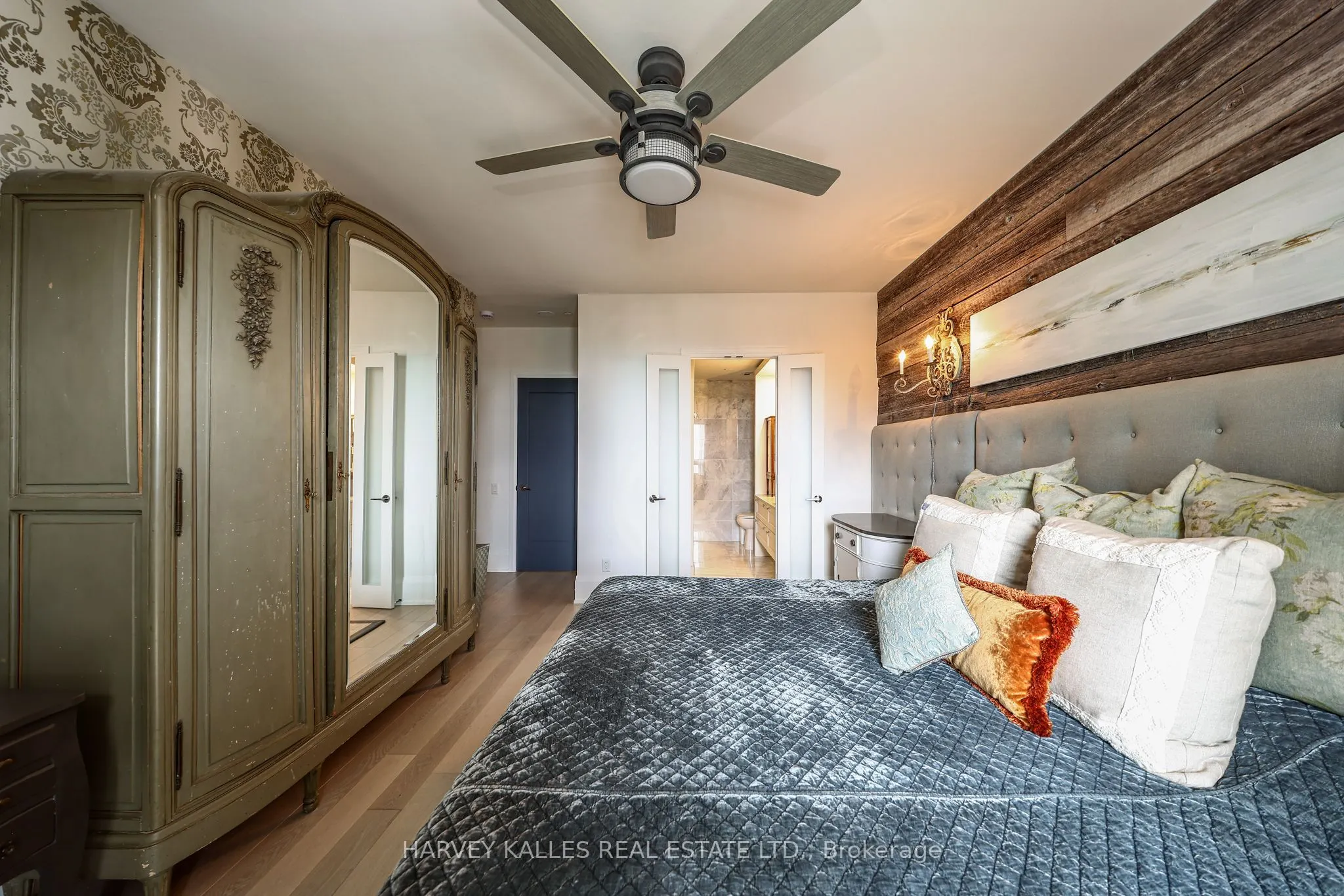 101 Erskine Avenue #2407