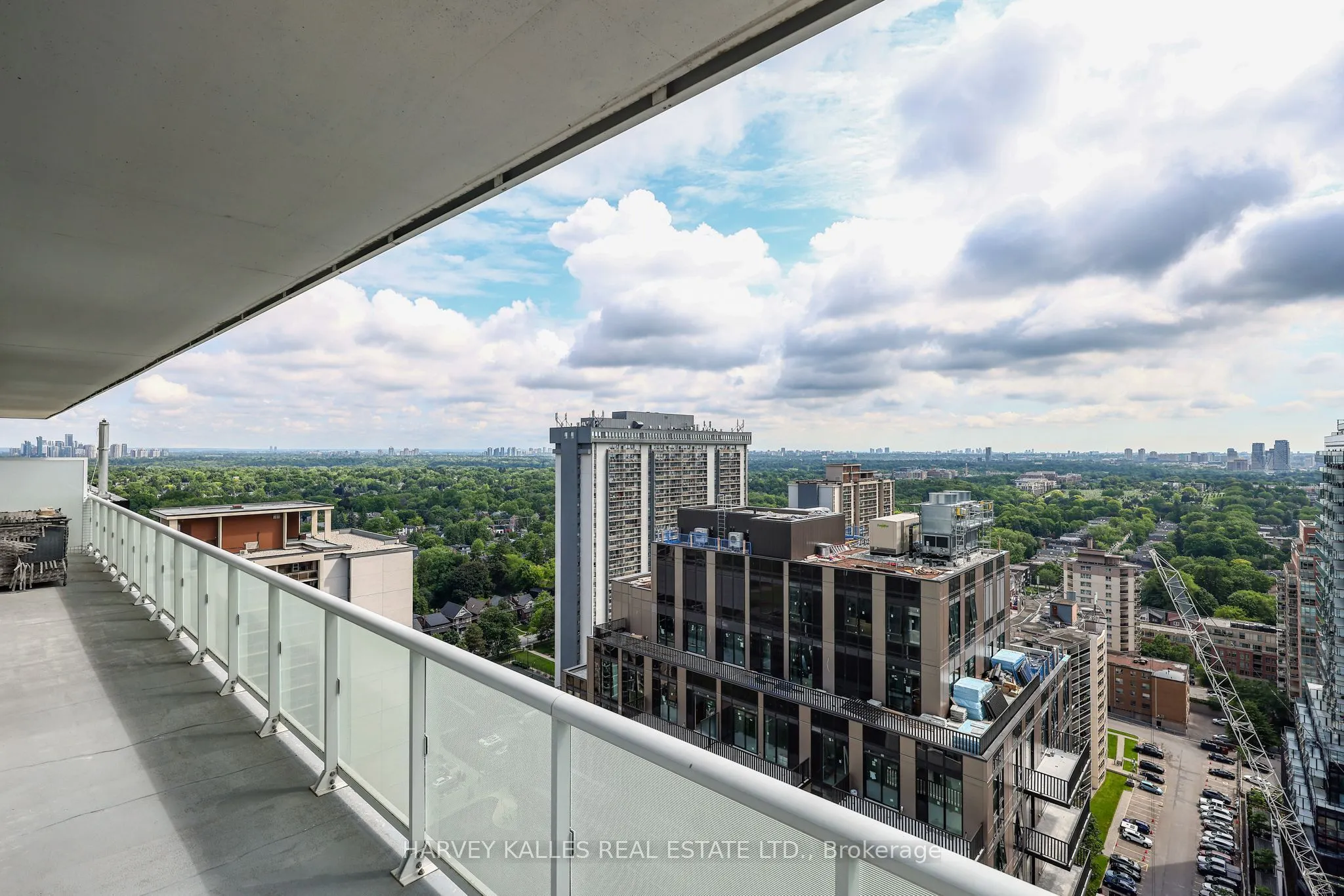 101 Erskine Avenue #2407