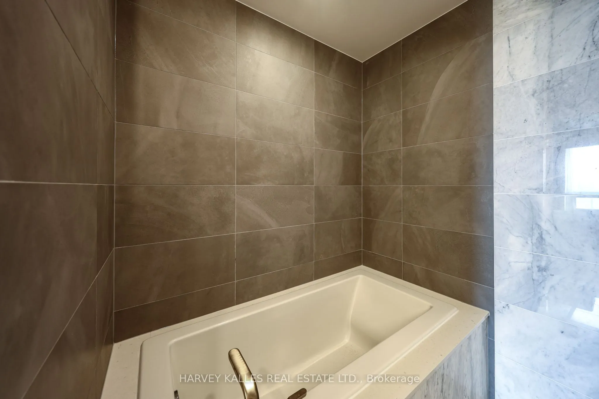 101 Erskine Avenue #2407