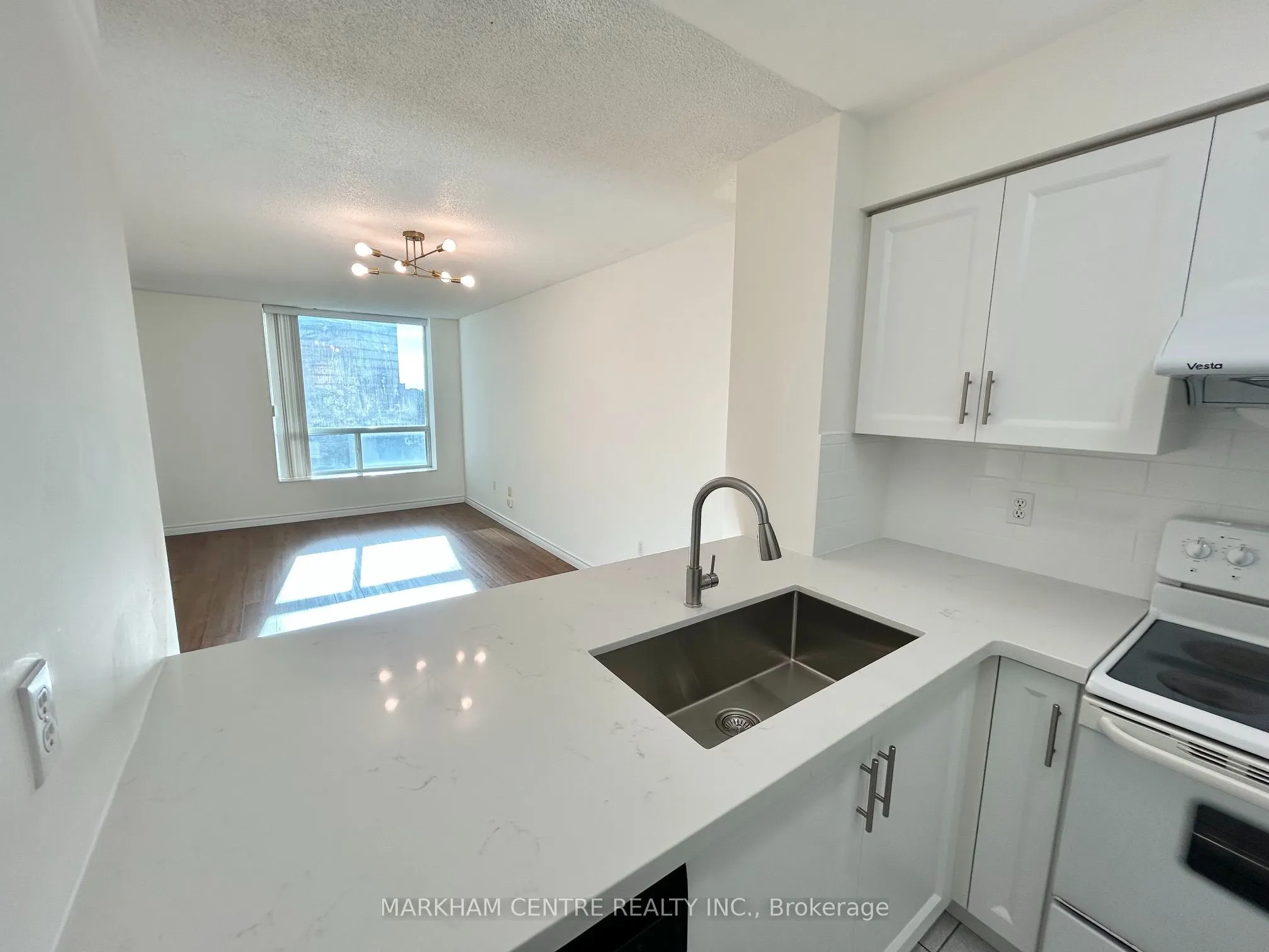 18 Pemberton Avenue S #901