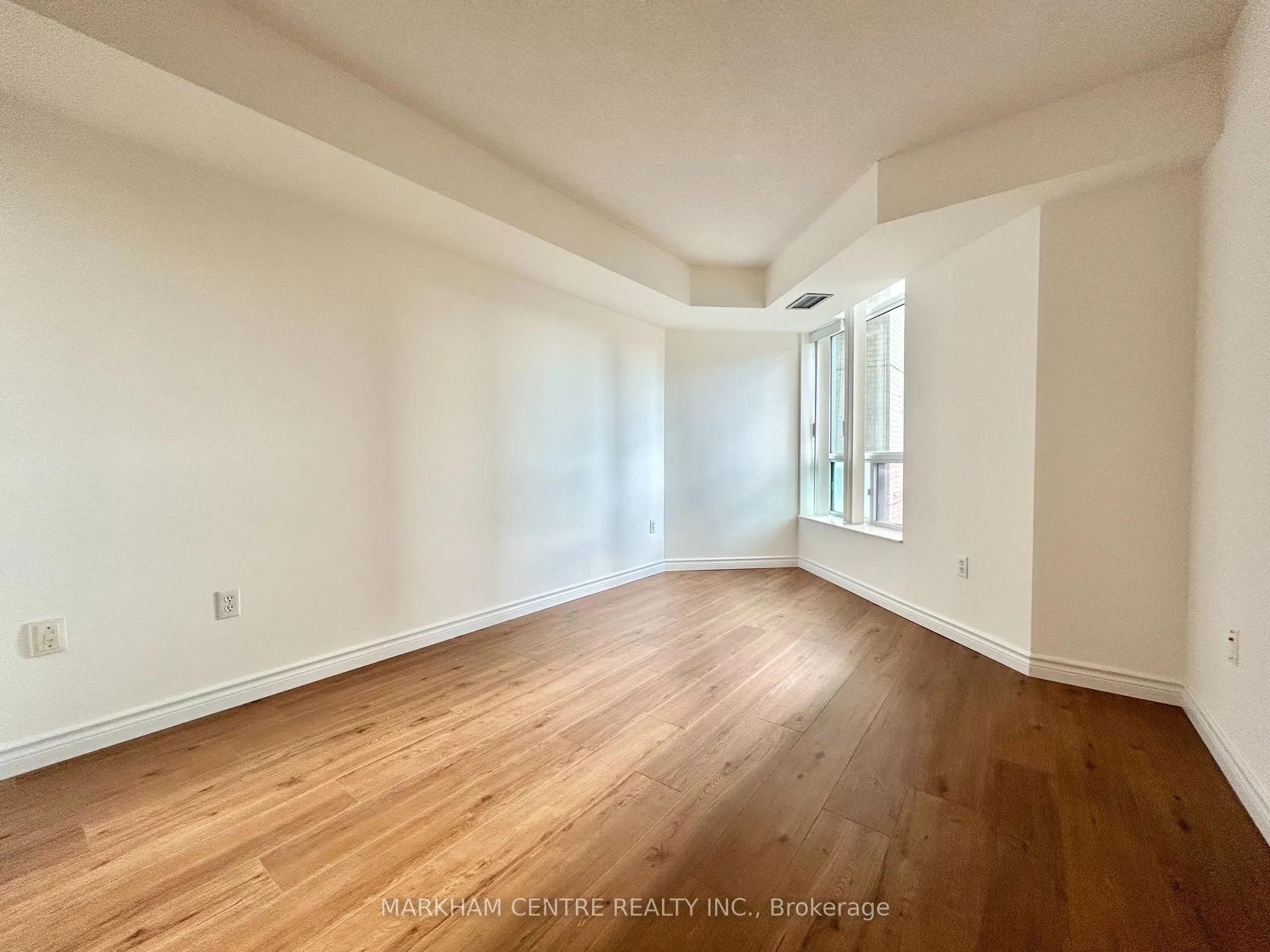 18 Pemberton Avenue S #901