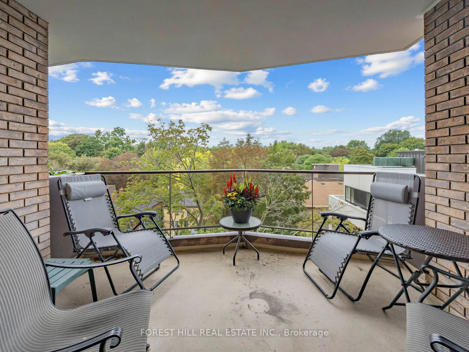 350 Lonsdale Road #502