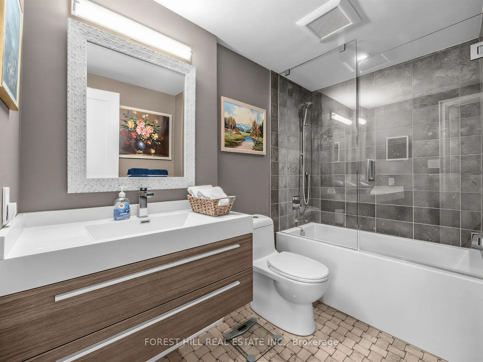 350 Lonsdale Road #502