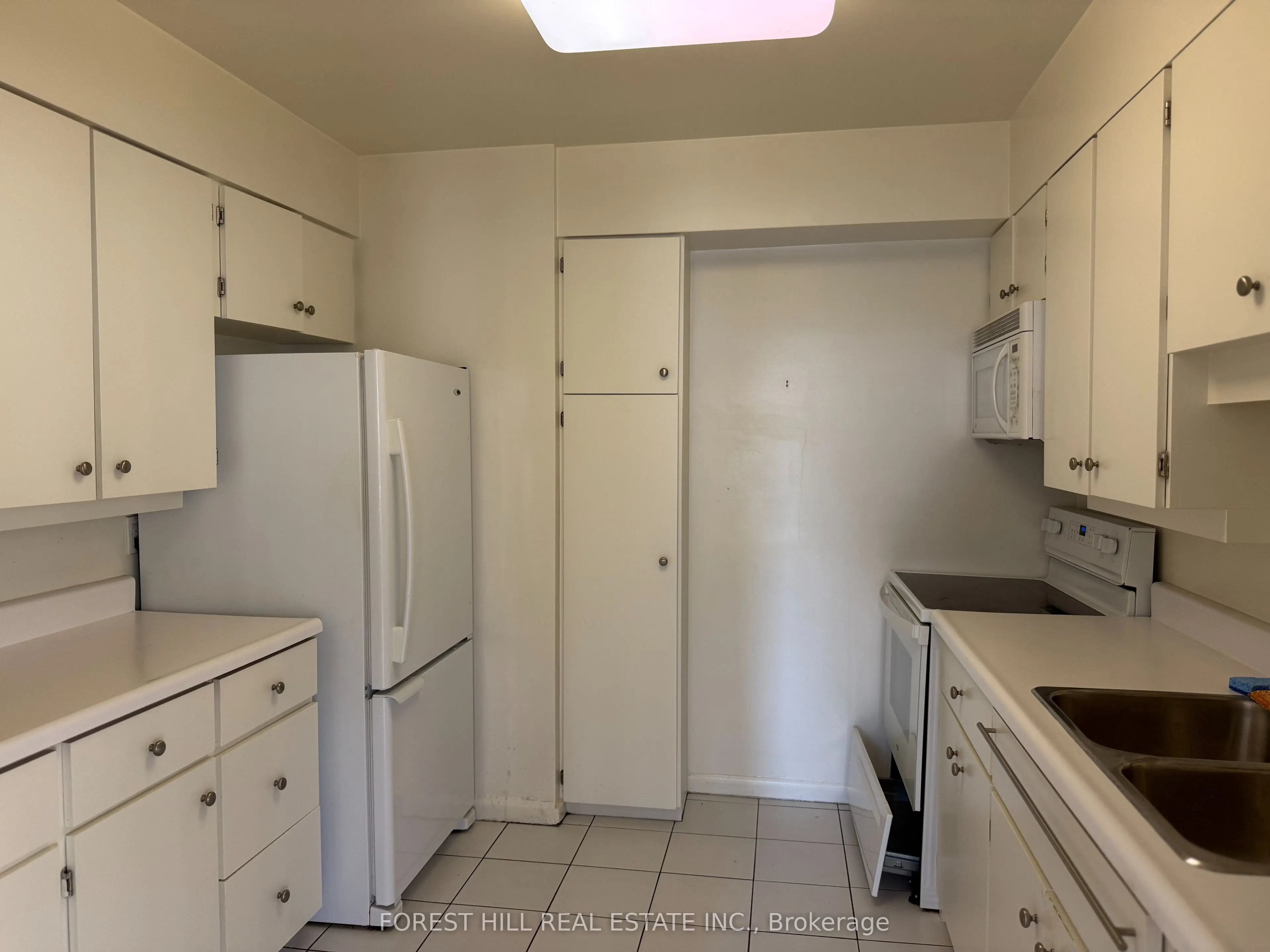 500 Avenue Road #405