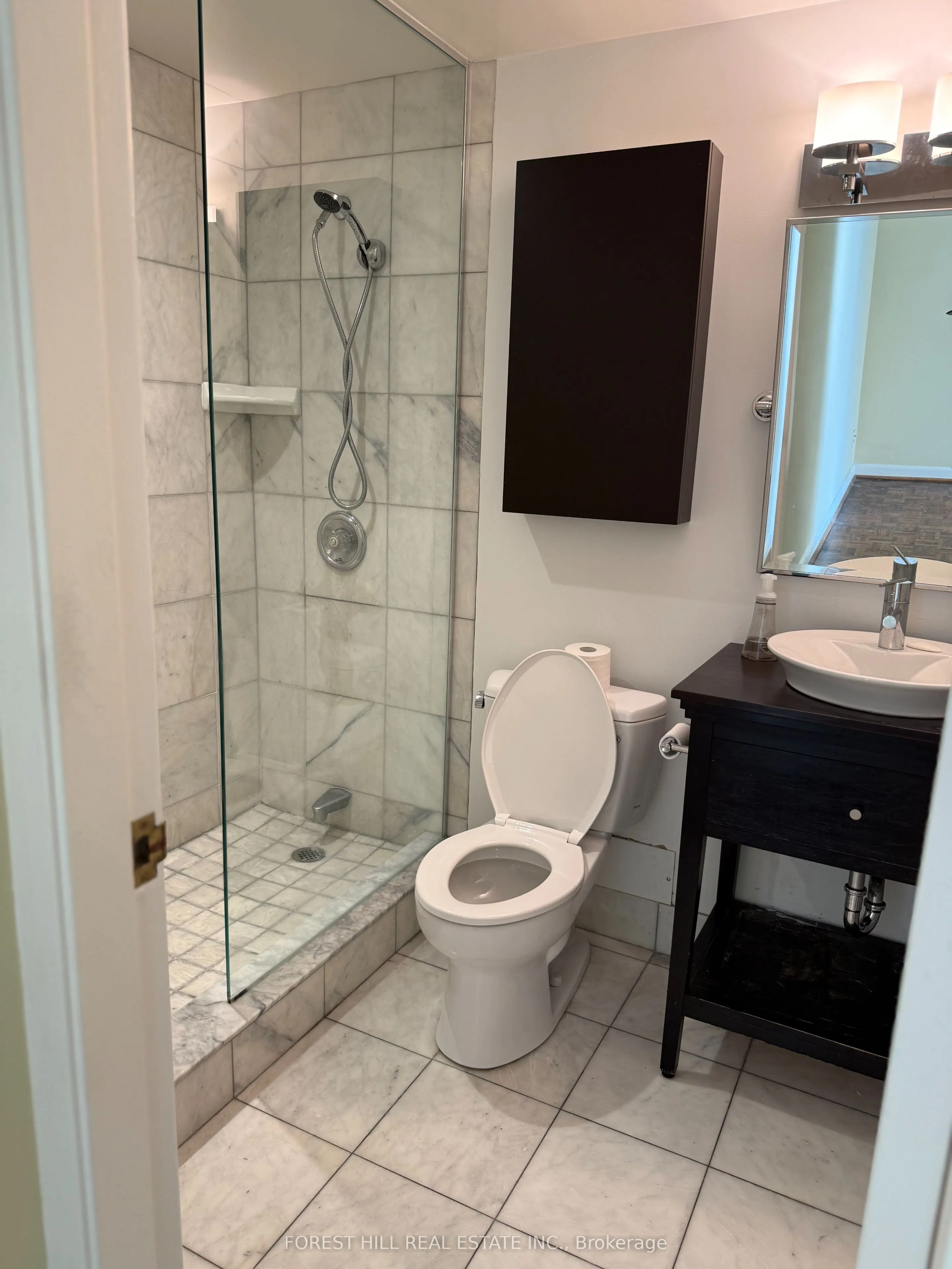 500 Avenue Road #405