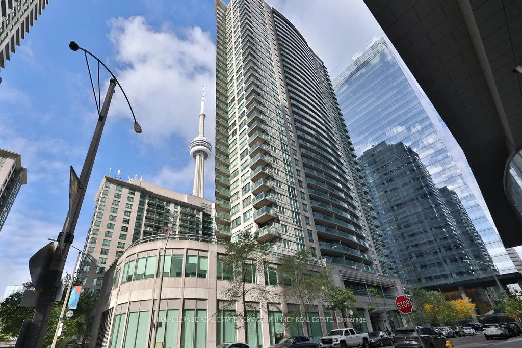 30 Grand Trunk Crescent #708