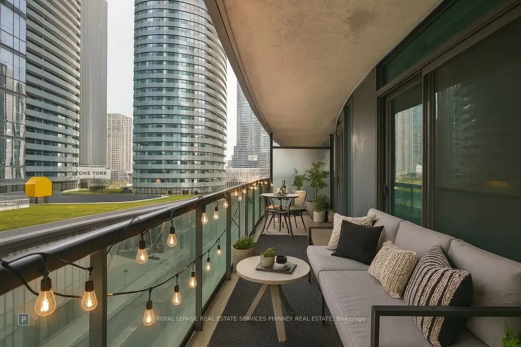 30 Grand Trunk Crescent #708