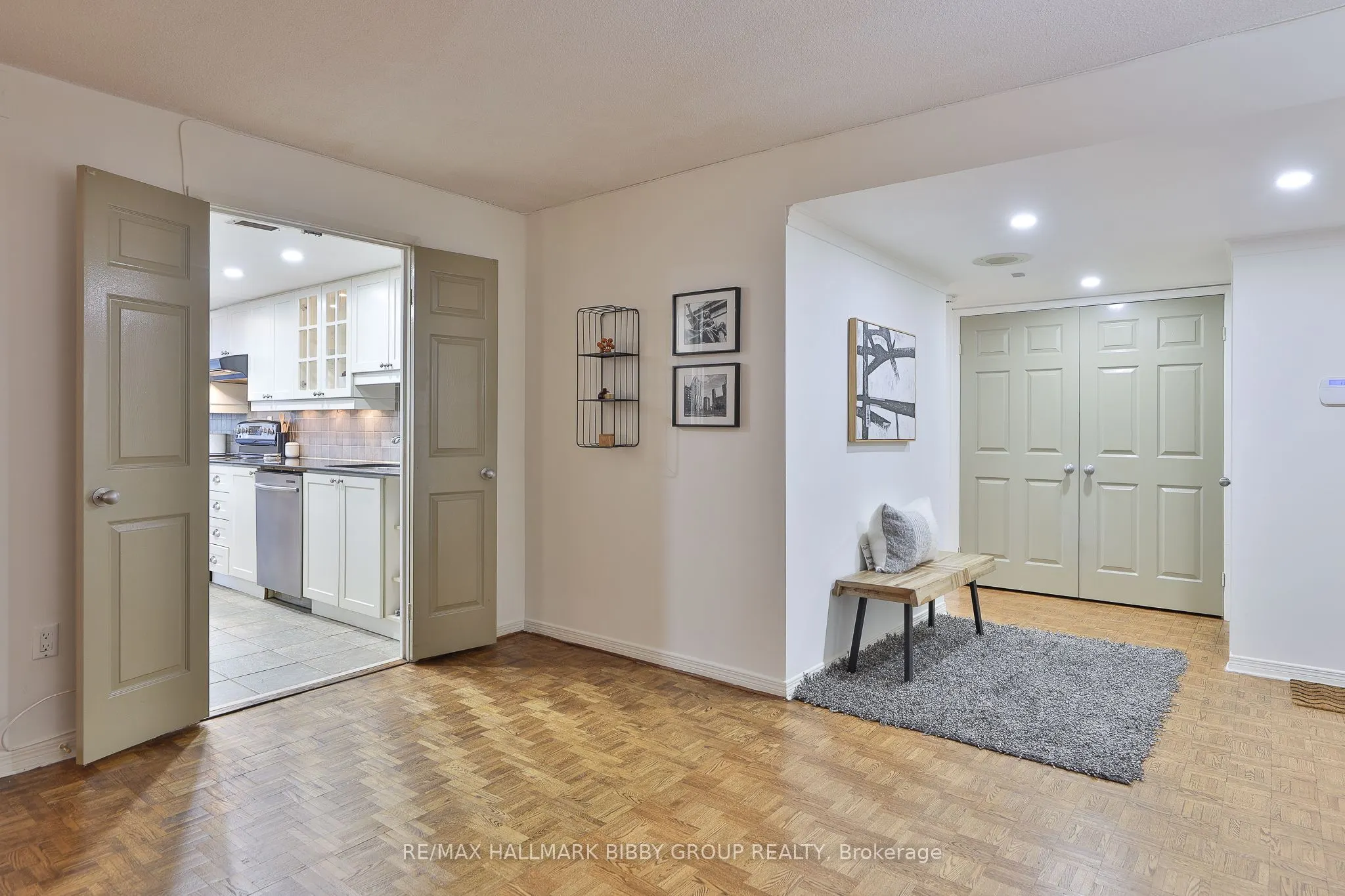 360 Bloor Street E #1007