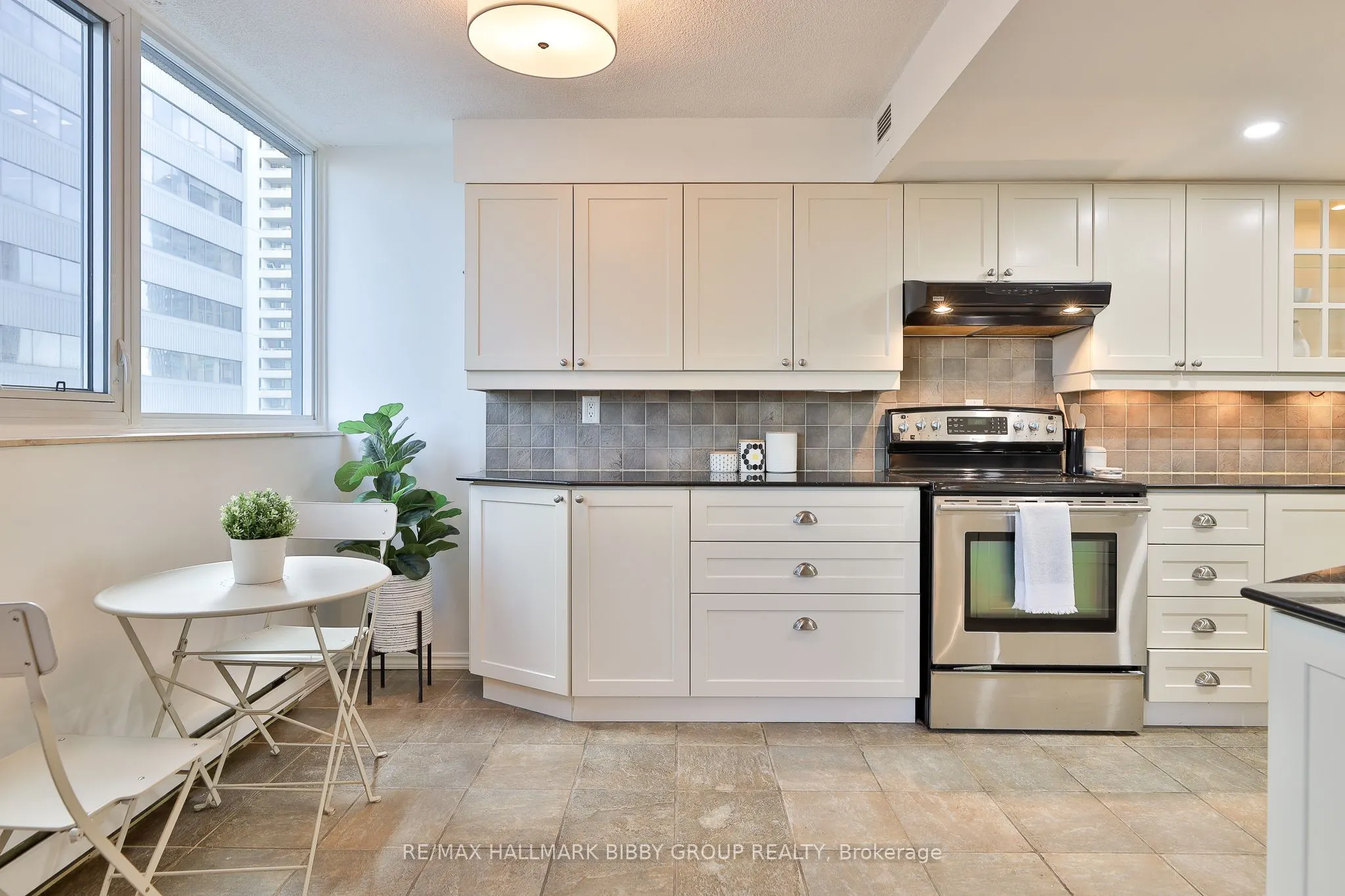 360 Bloor Street E #1007
