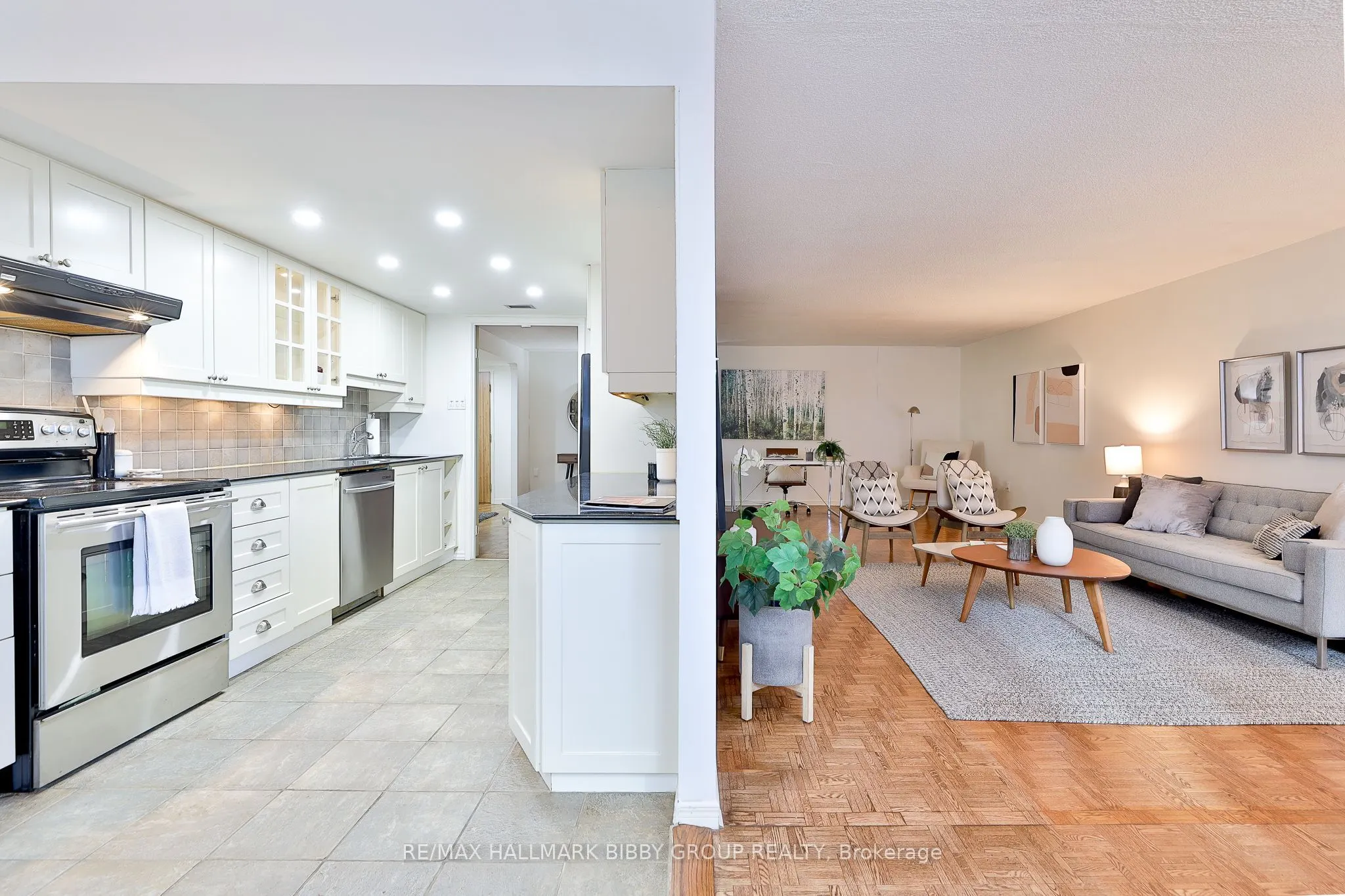 360 Bloor Street E #1007