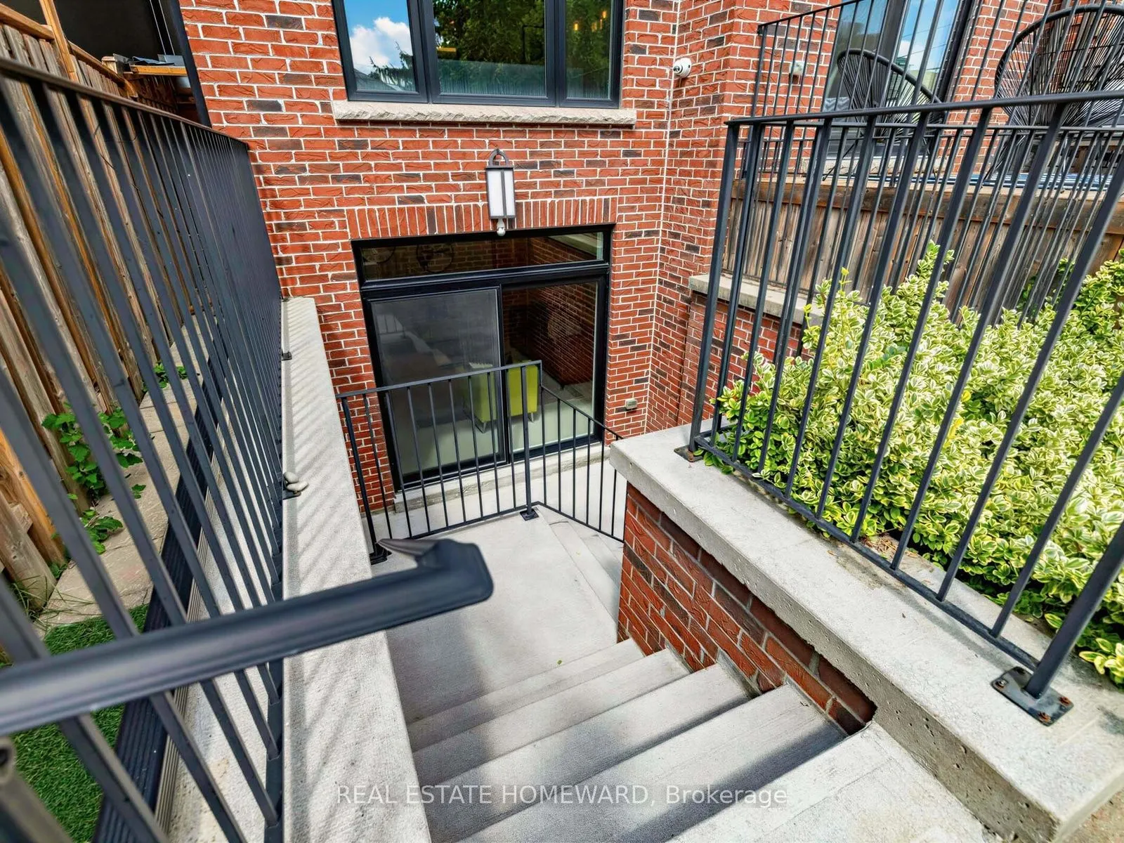 553 Broadway Avenue