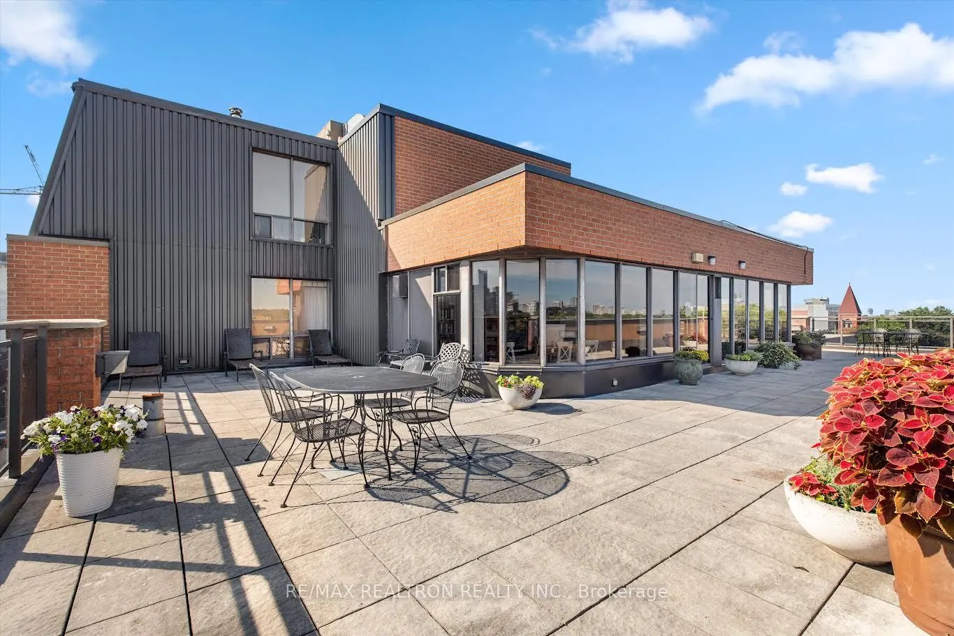 456 College Street #512