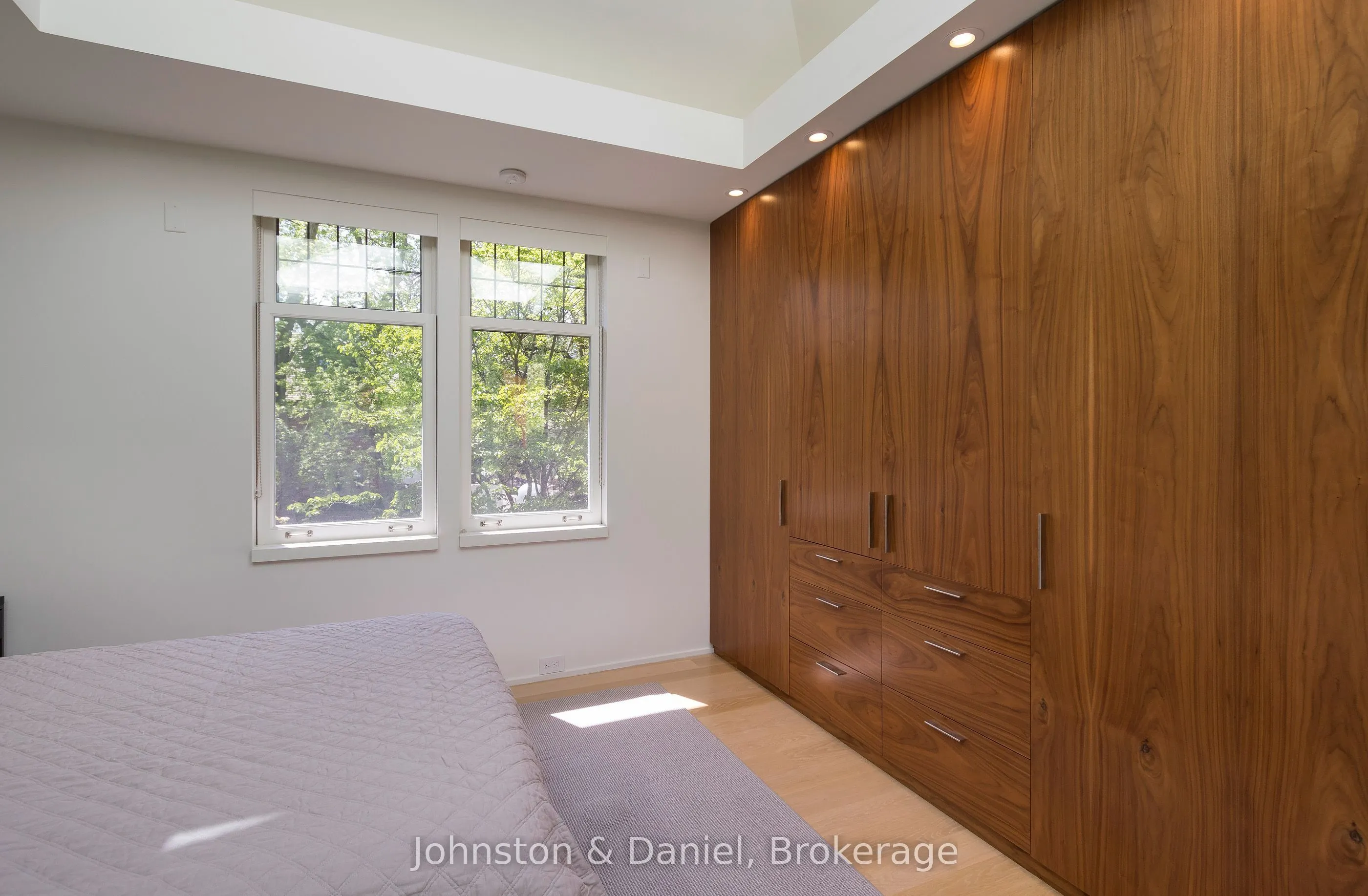 78 Roxborough Street E #400