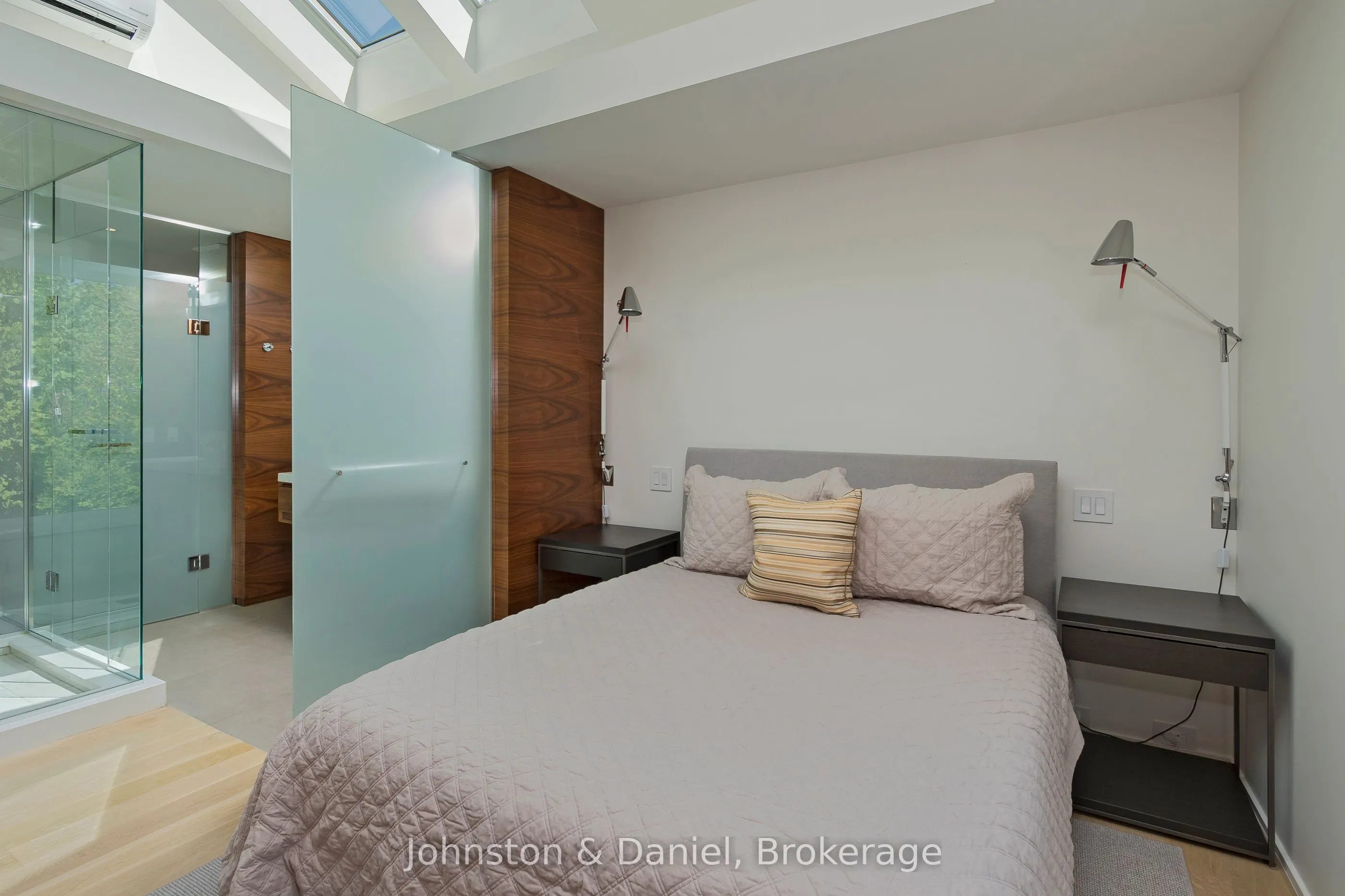 78 Roxborough Street E #400