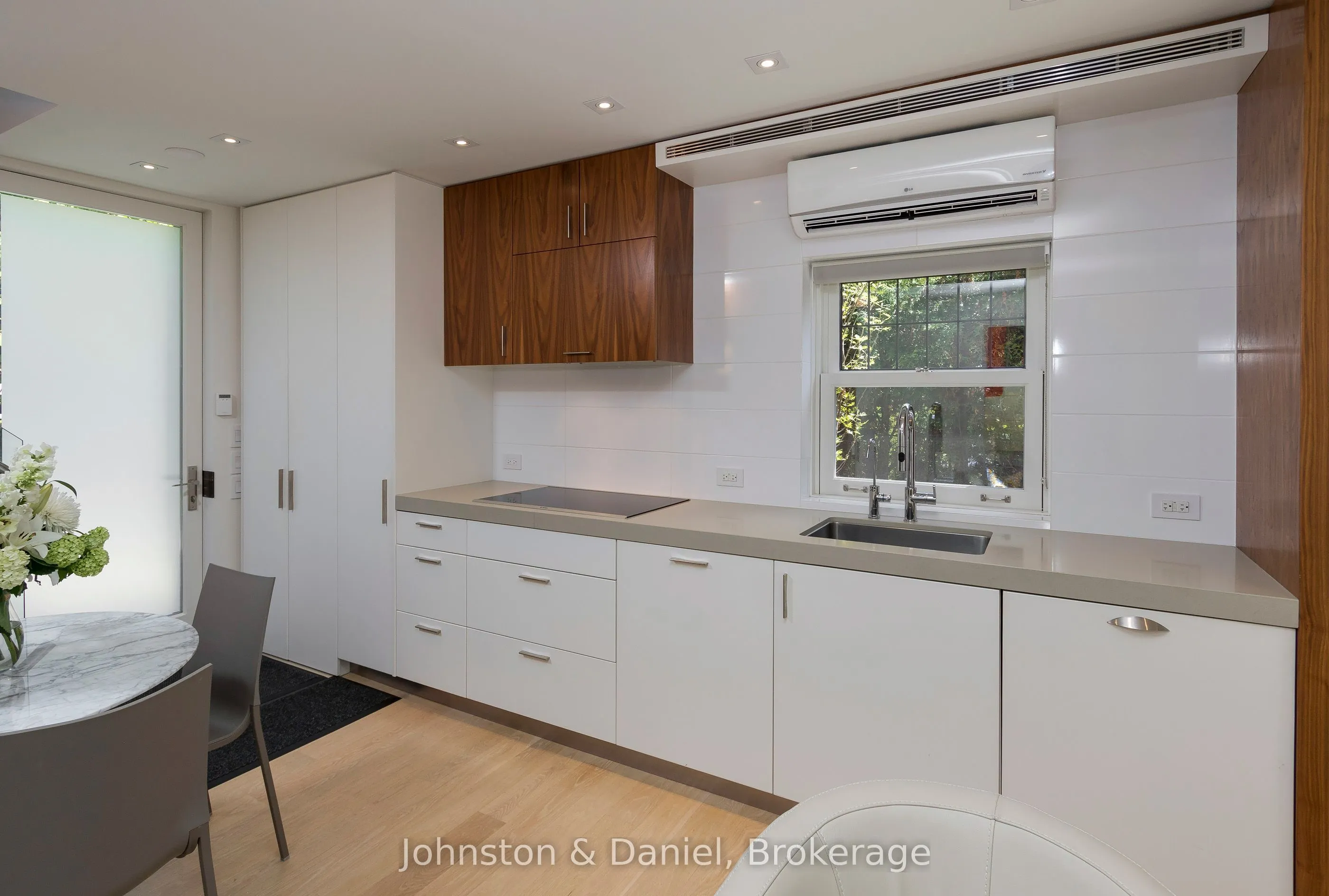 78 Roxborough Street E #400