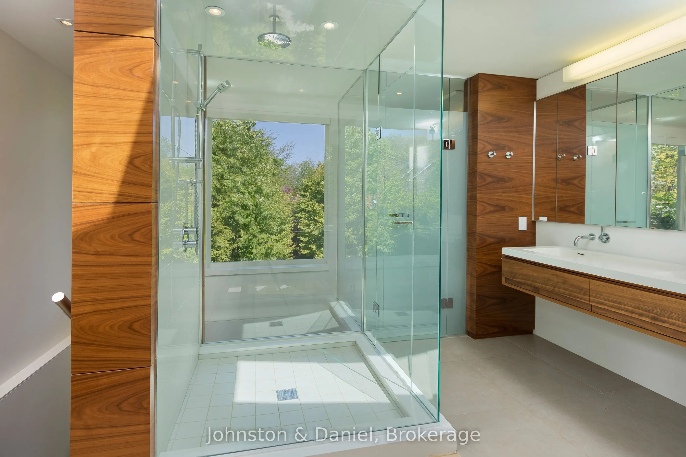 78 Roxborough Street E #400