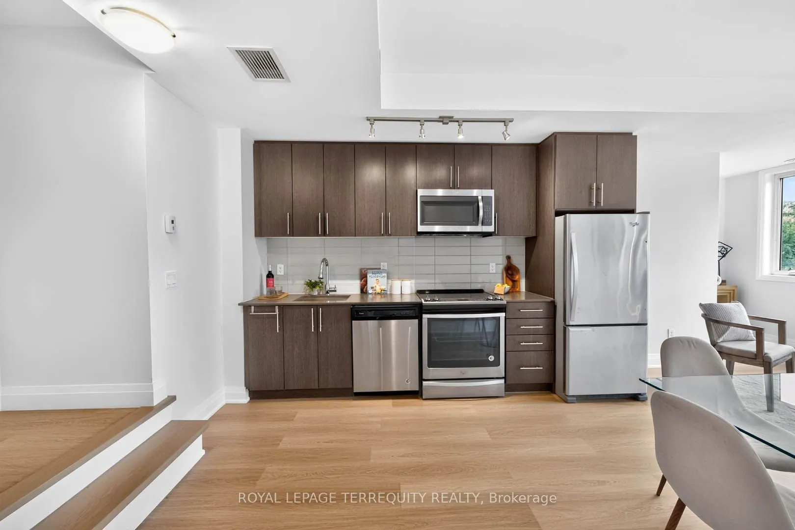780 Sheppard Avenue E #16