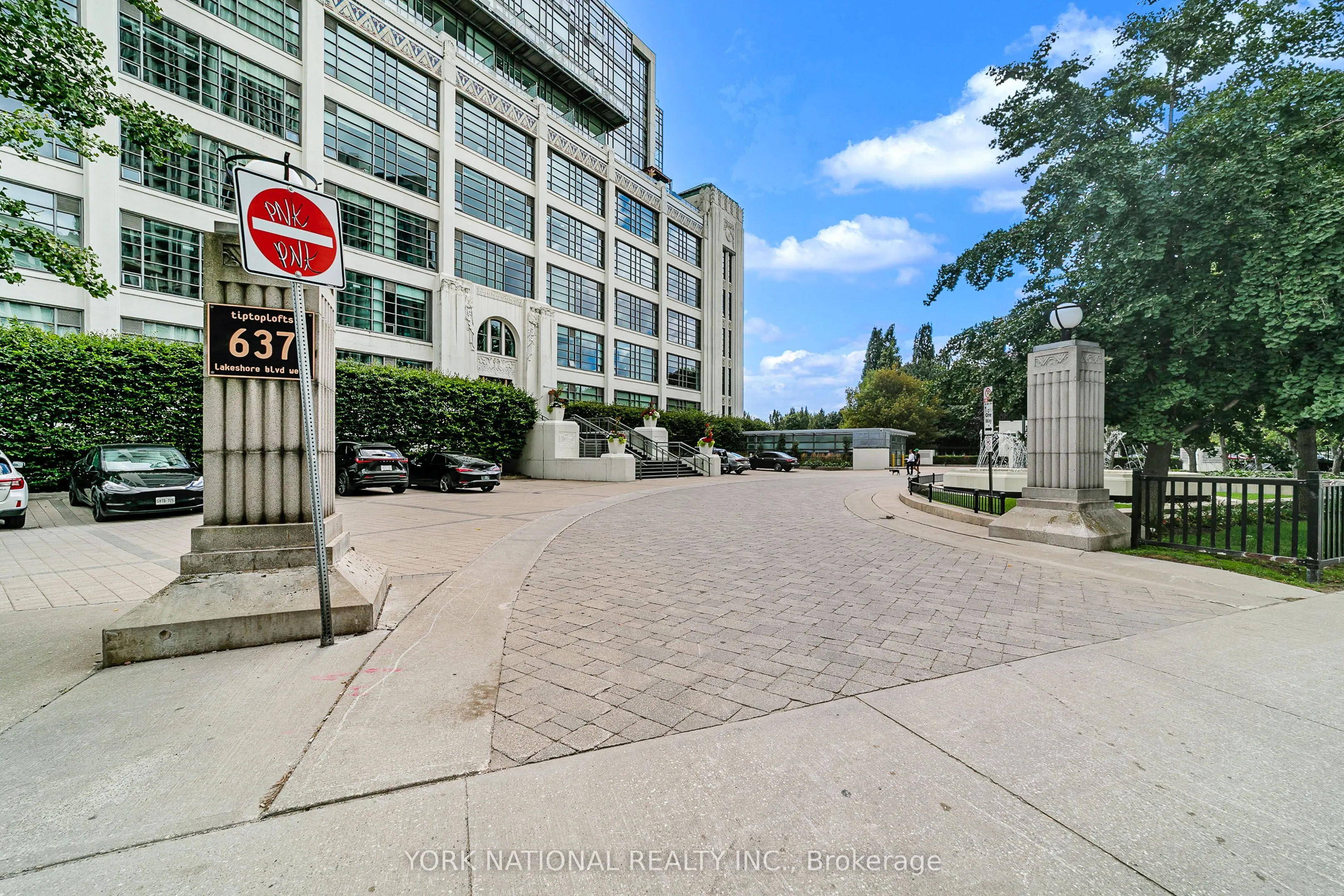 637 Lake Shore Boulevard W #409