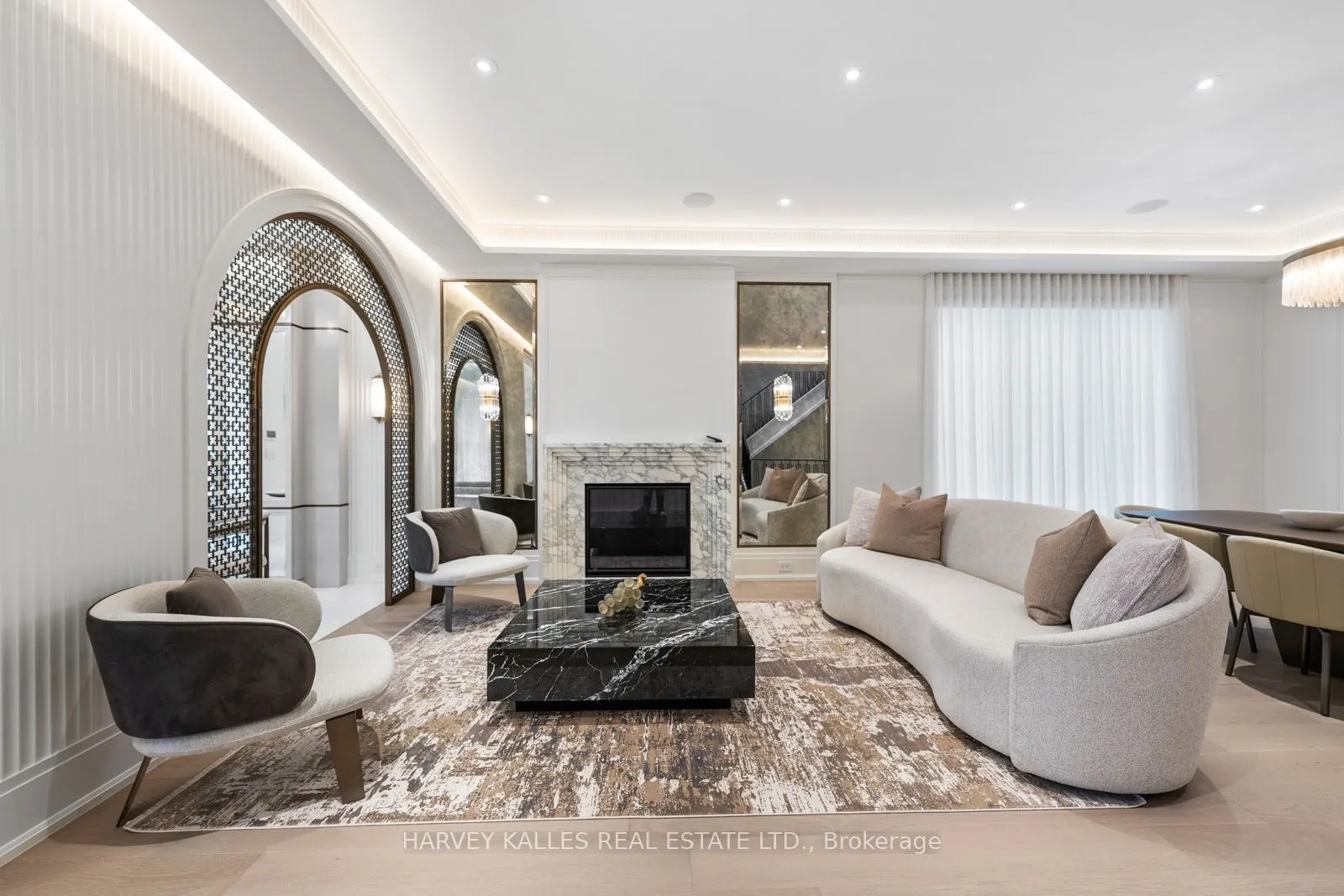 117 Yonge Boulevard