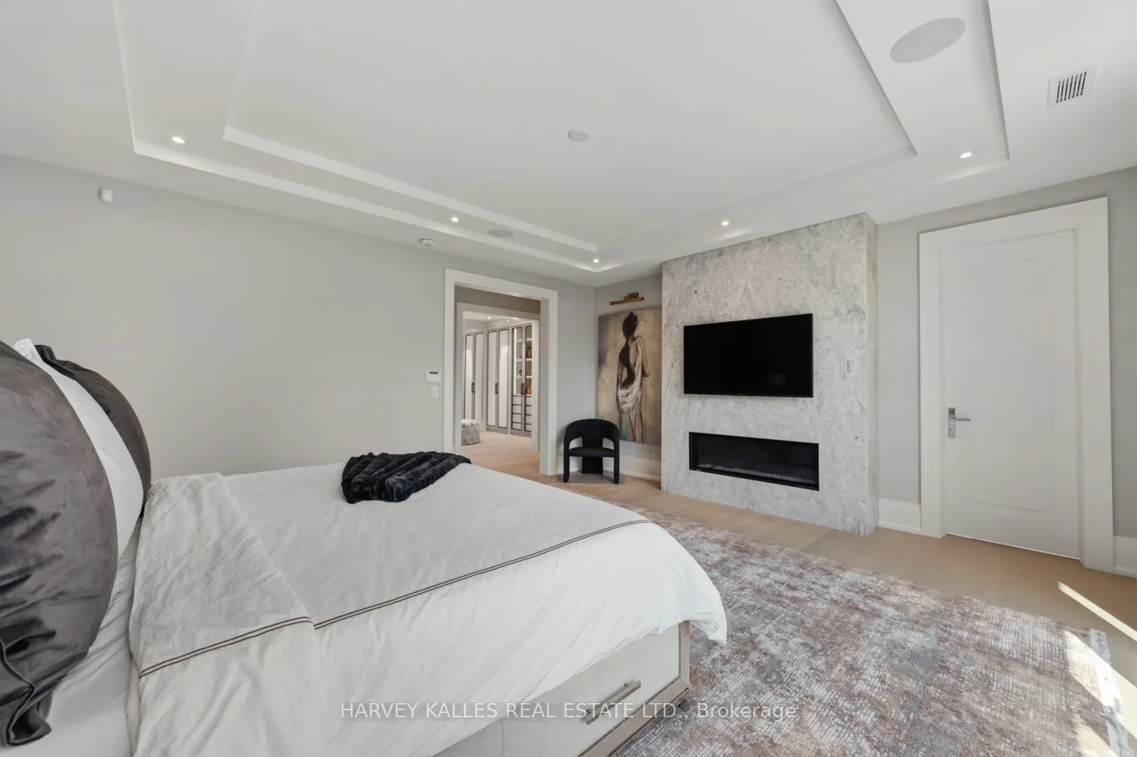 117 Yonge Boulevard