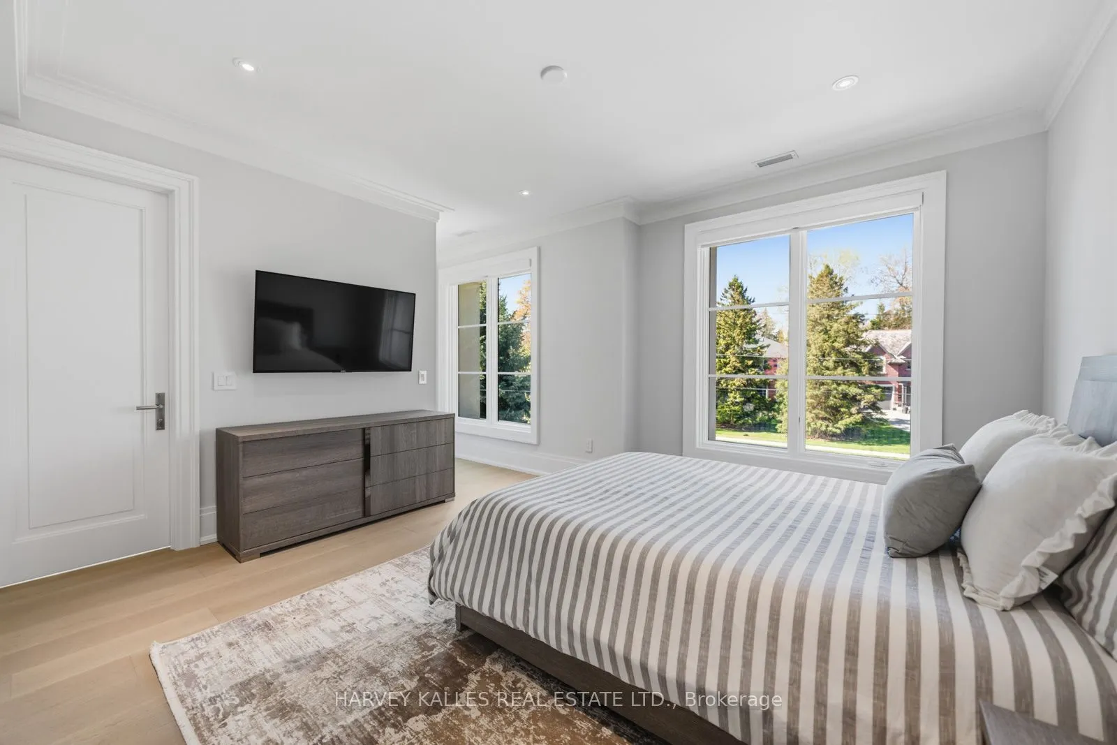 117 Yonge Boulevard