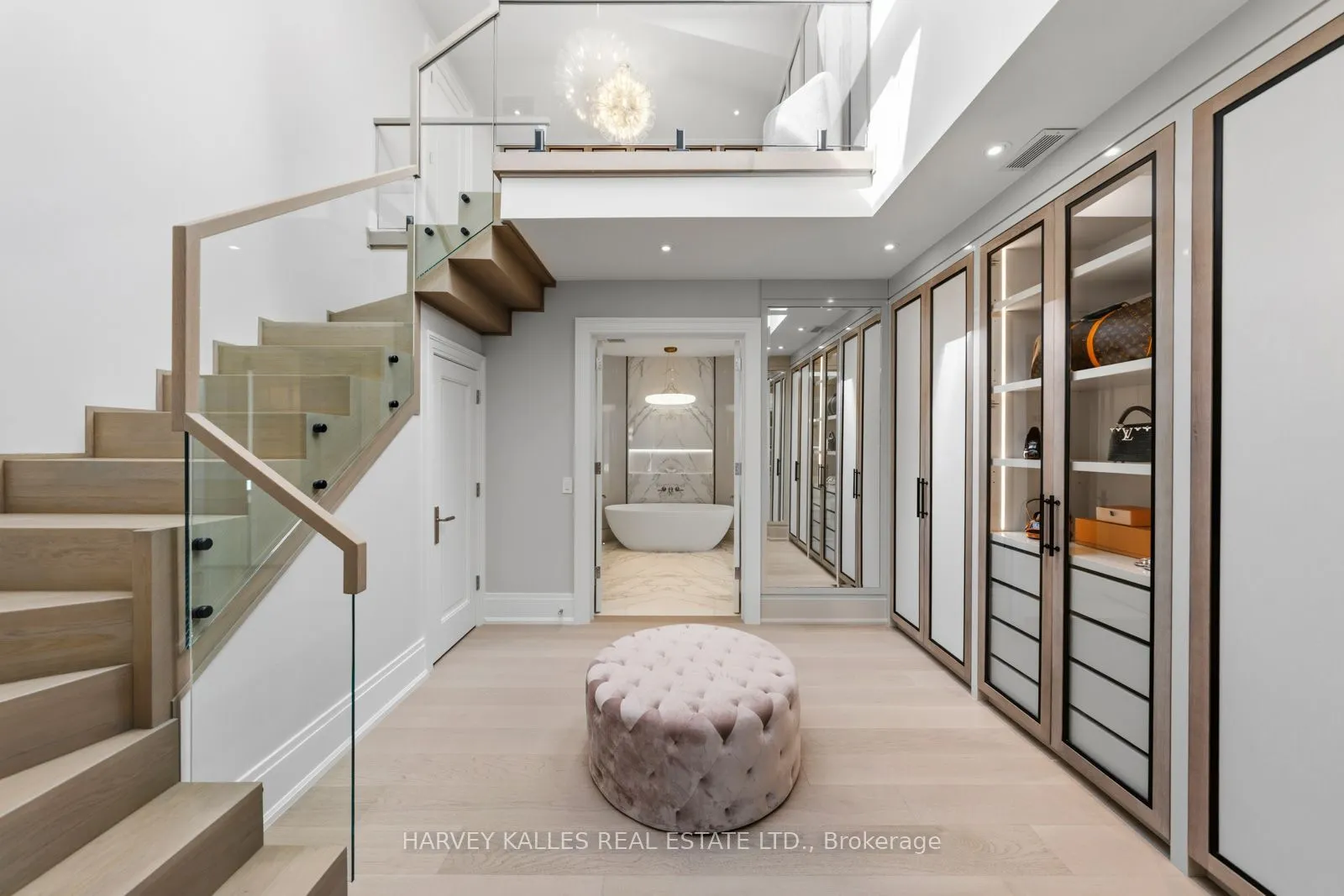 117 Yonge Boulevard