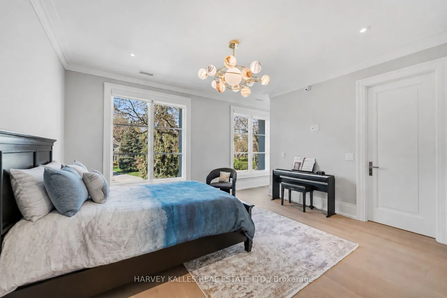 117 Yonge Boulevard