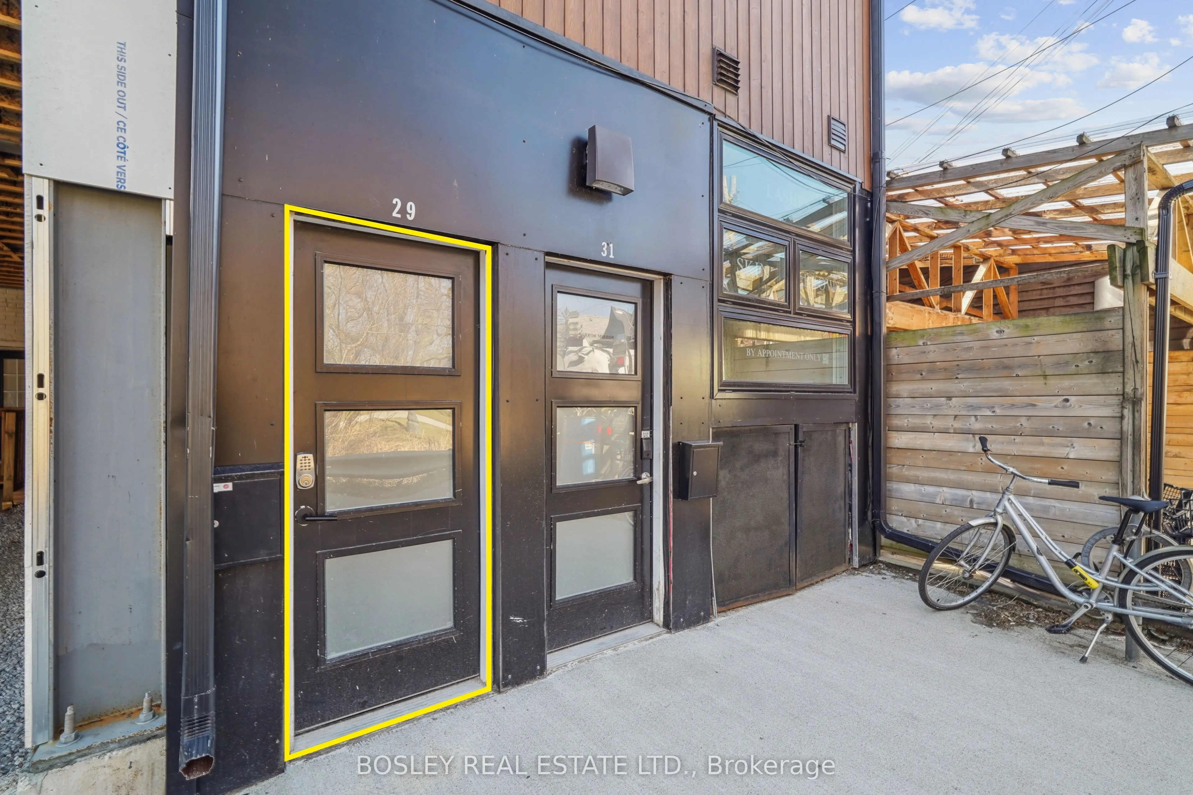 890 Queen Street W