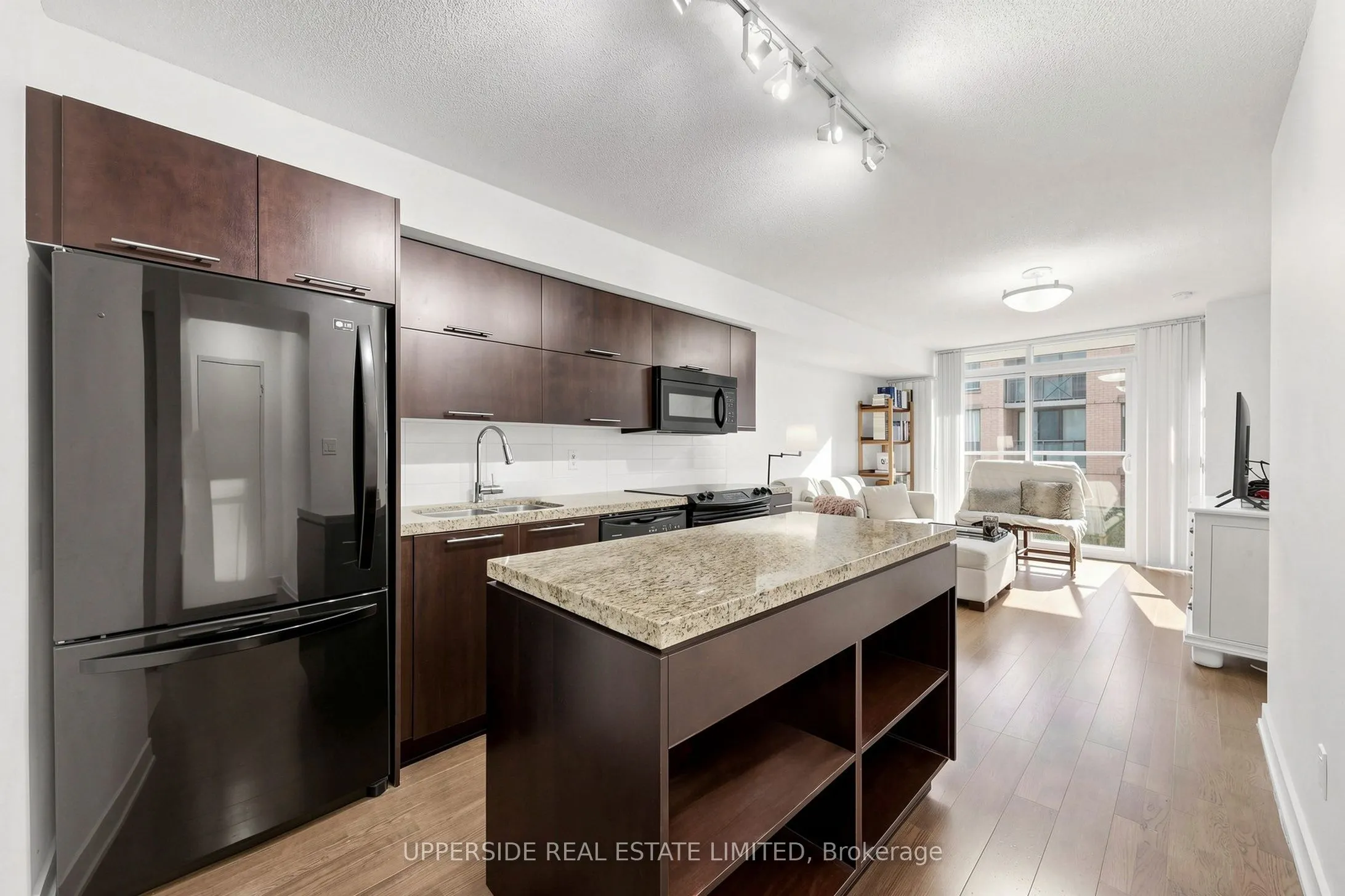 126 Simcoe Street #607