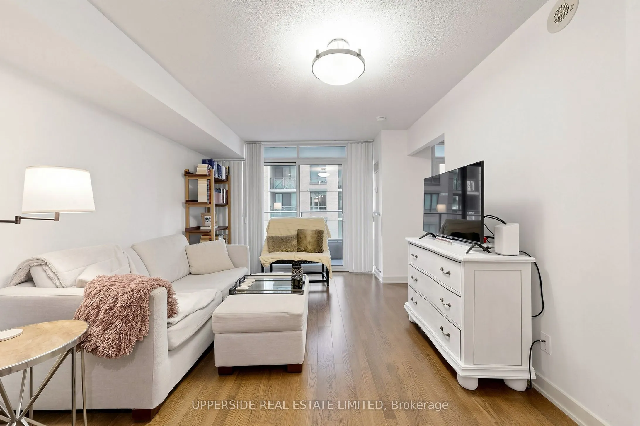126 Simcoe Street #607