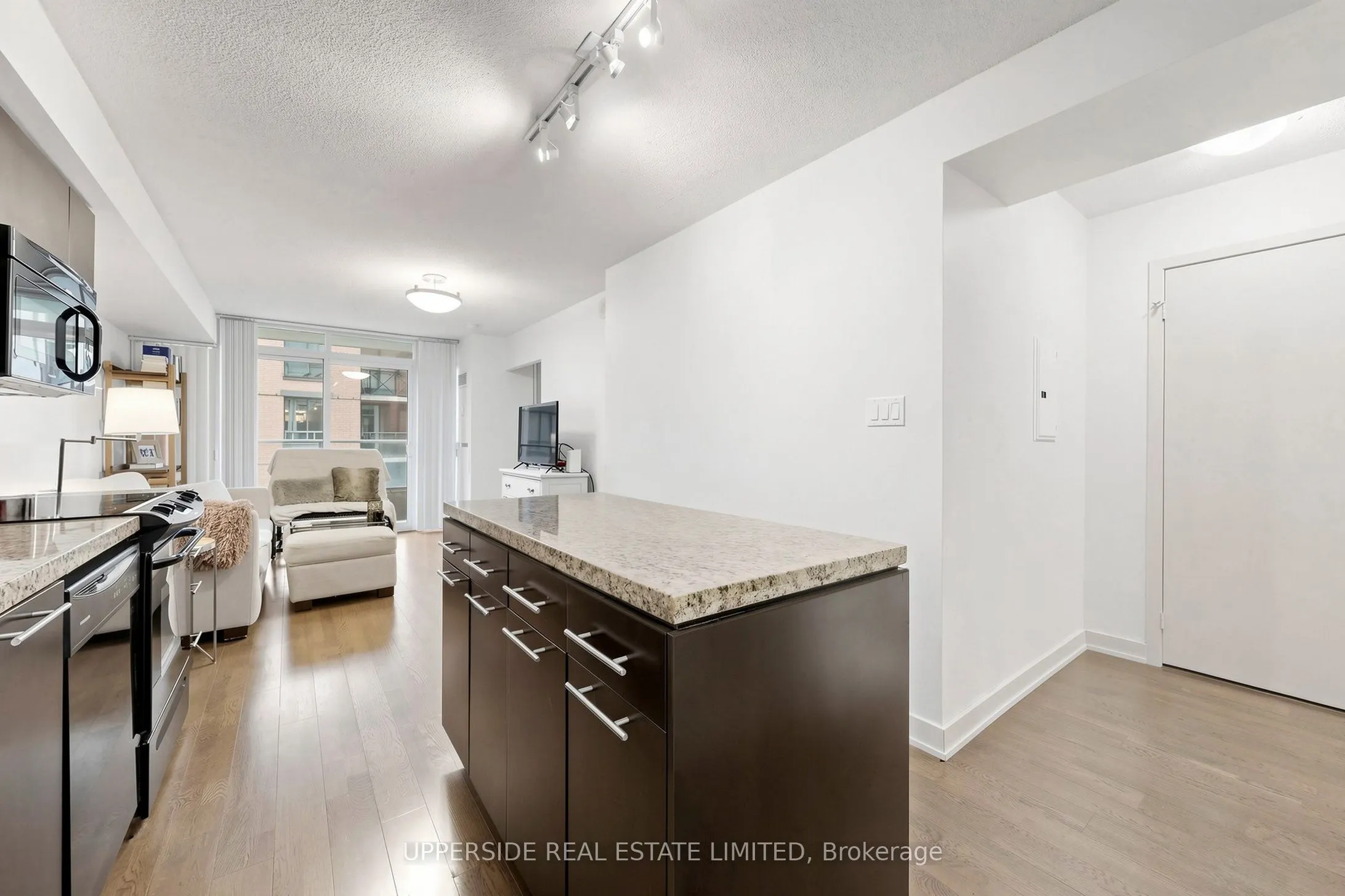 126 Simcoe Street #607