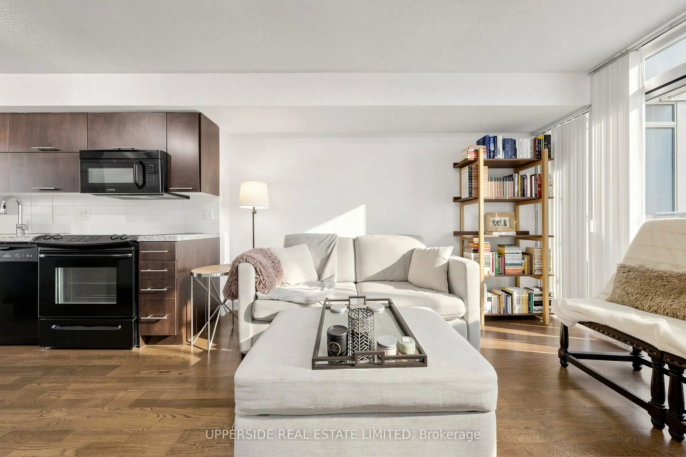 126 Simcoe Street #607