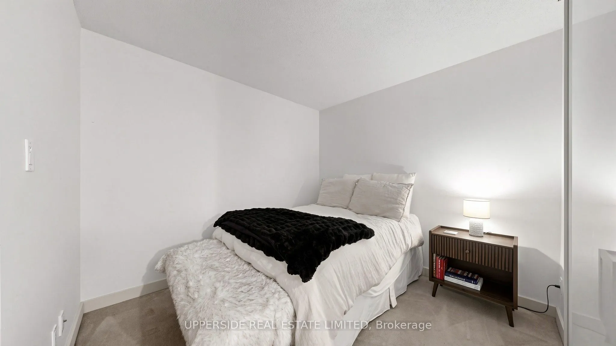 126 Simcoe Street #607