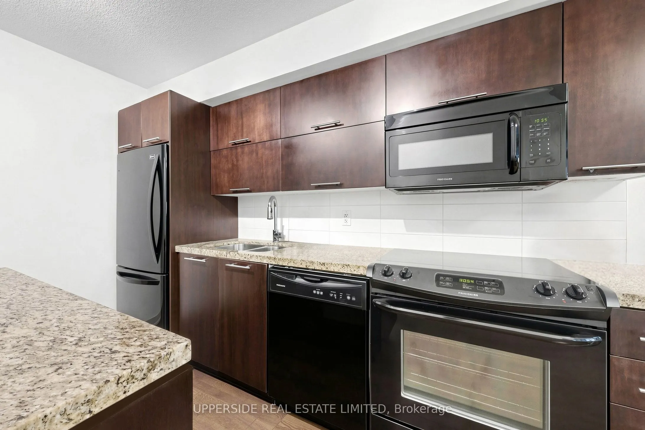 126 Simcoe Street #607
